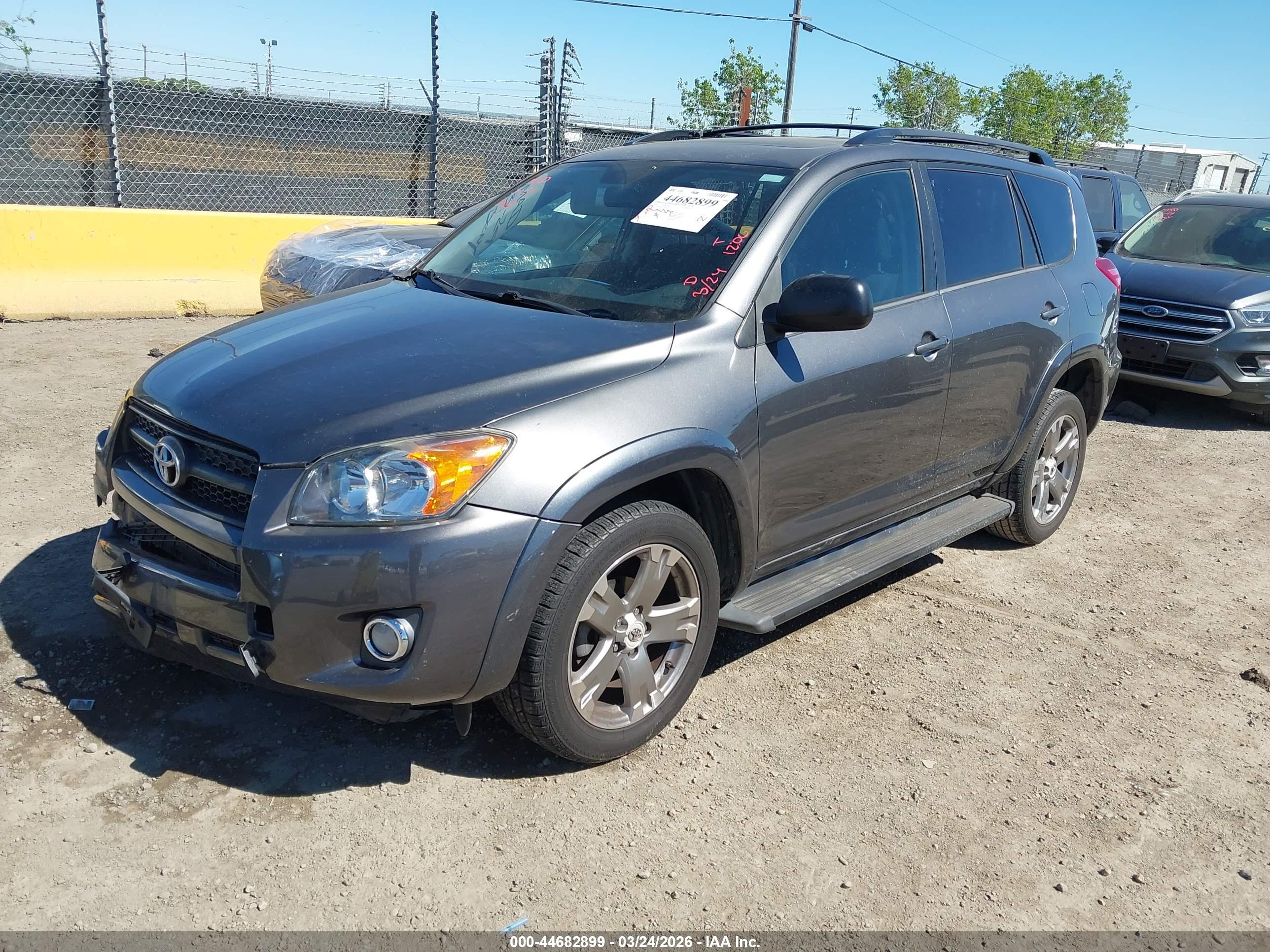 TOYOTA RAV4 image 2