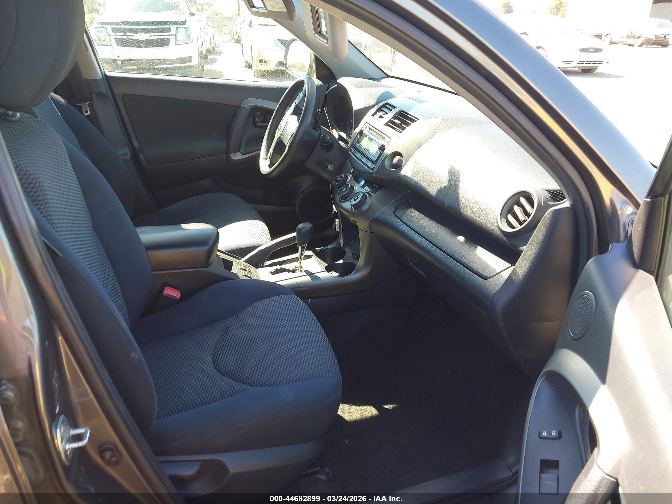 TOYOTA RAV4 image 5