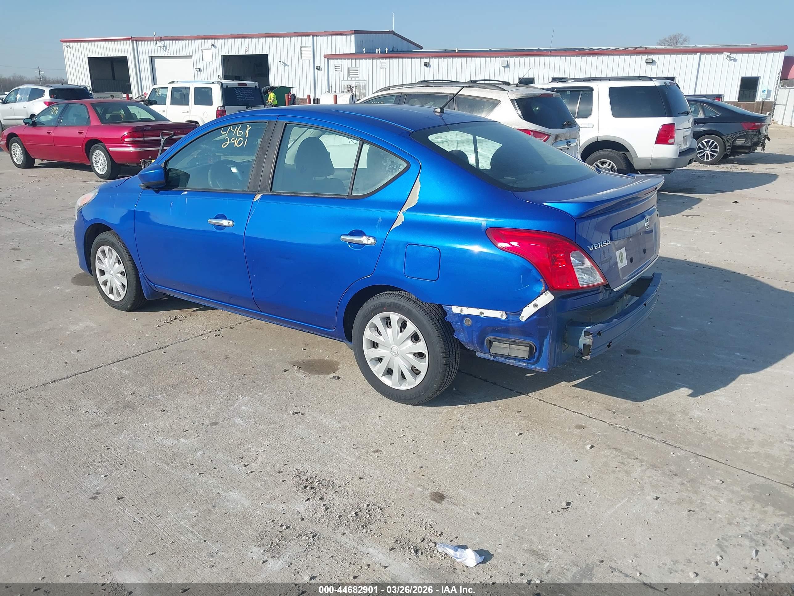 NISSAN VERSA image 3