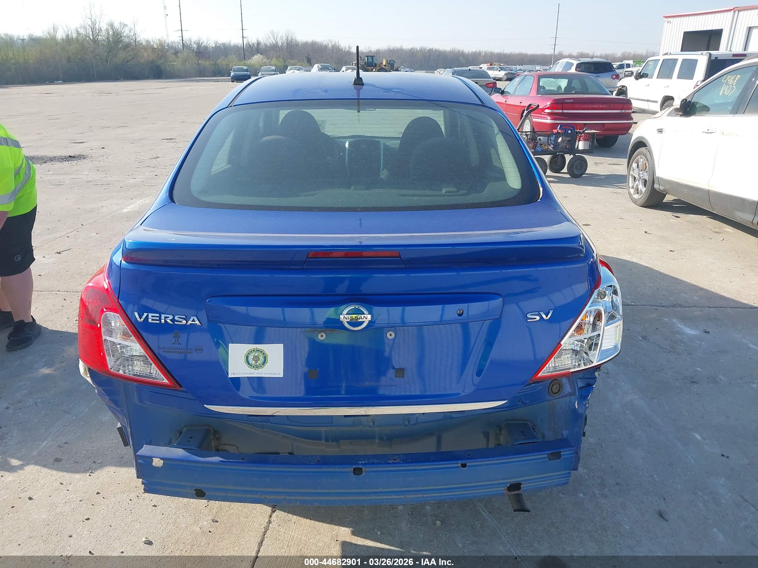 NISSAN VERSA image 6