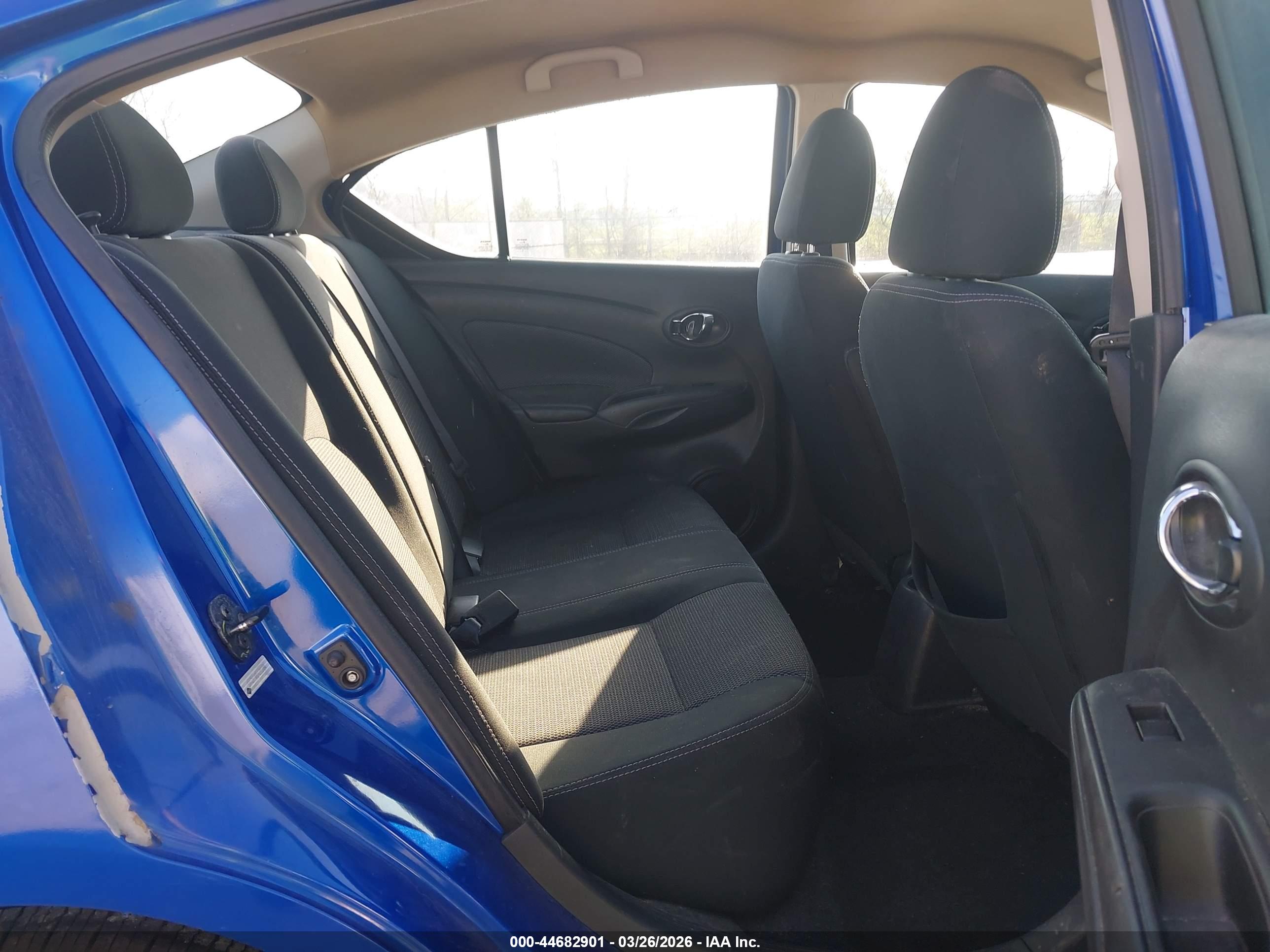 NISSAN VERSA image 8