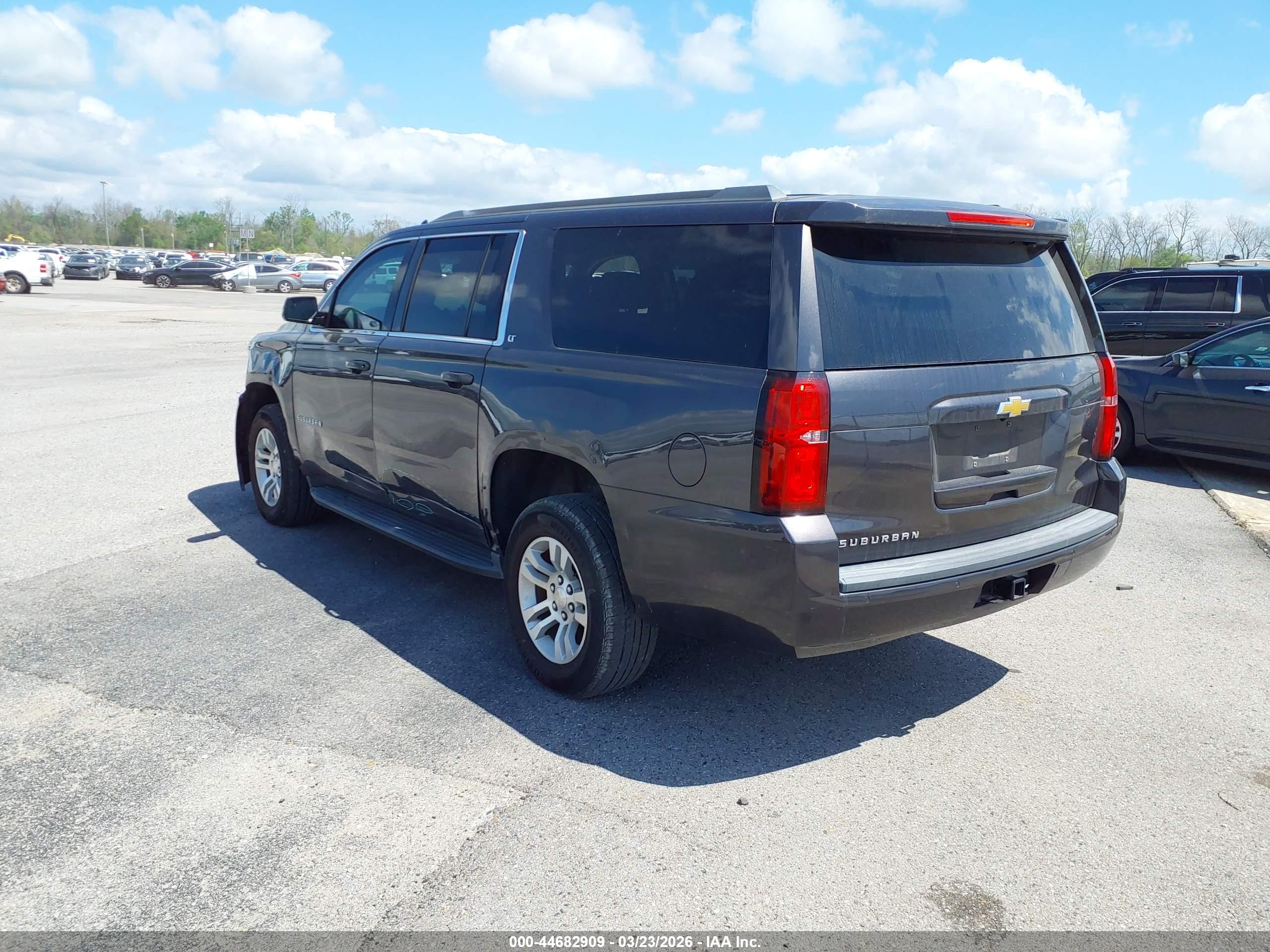CHEVROLET SUBURBAN image 3