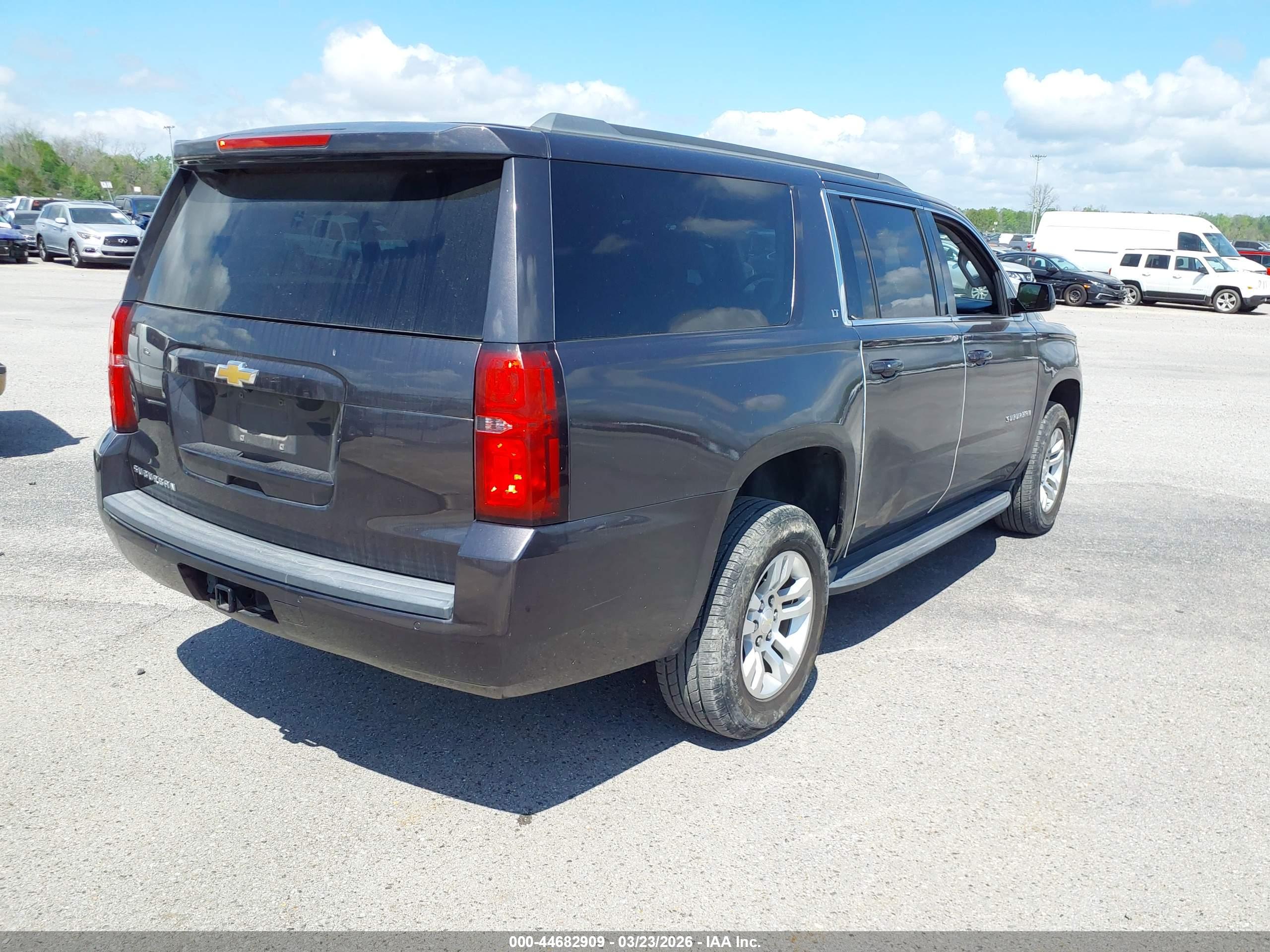CHEVROLET SUBURBAN image 4