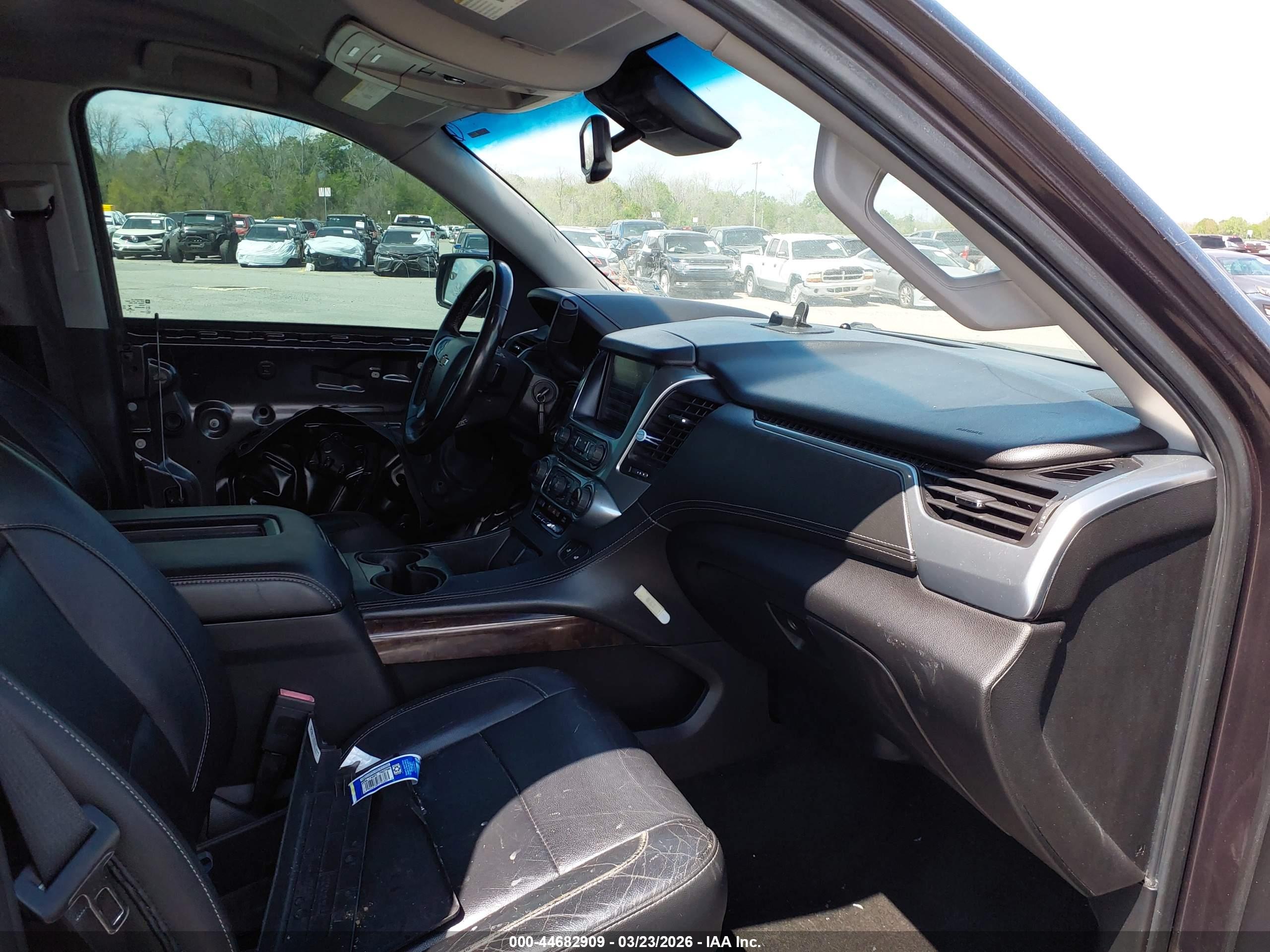 CHEVROLET SUBURBAN image 5