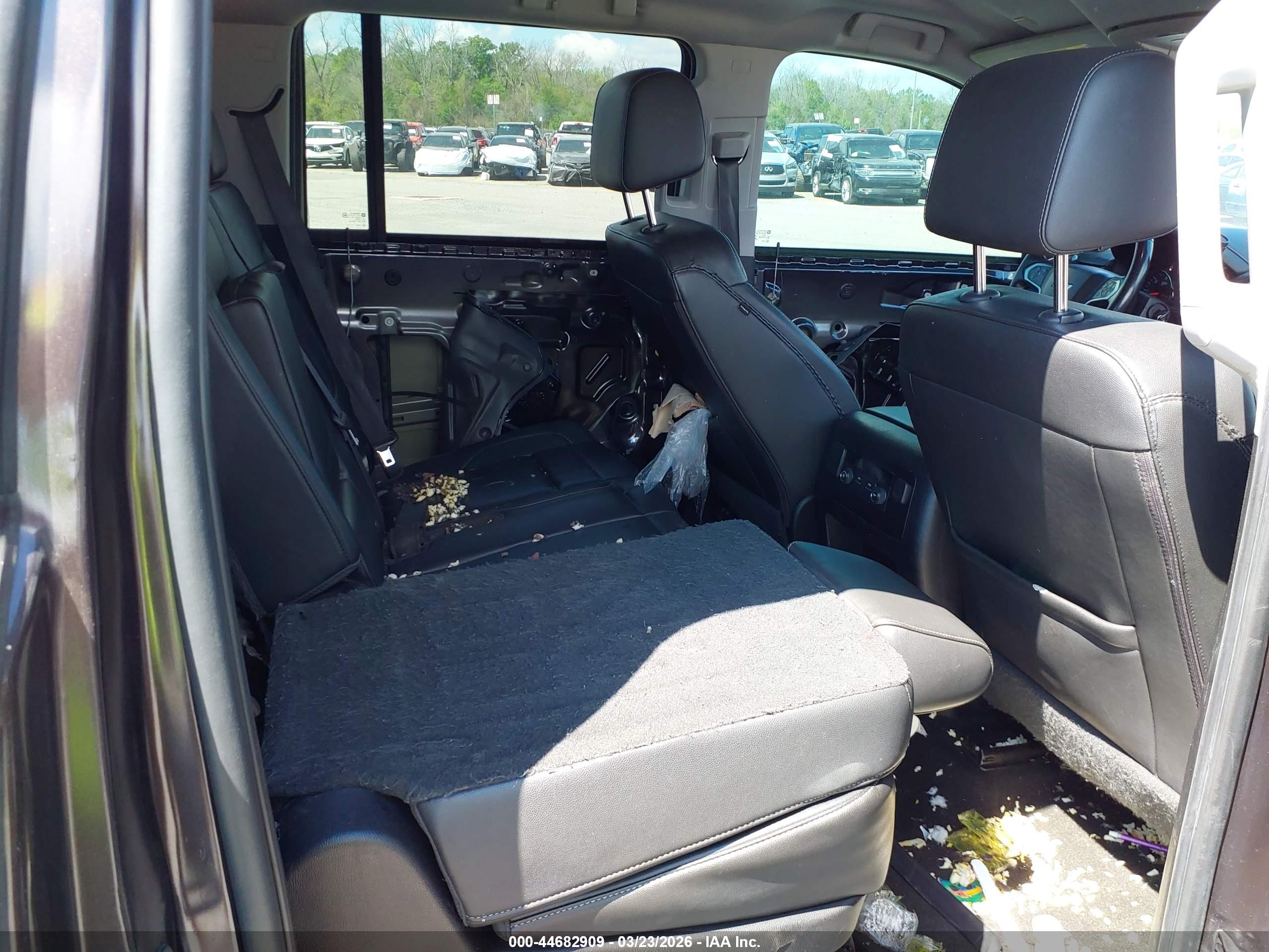 CHEVROLET SUBURBAN image 8
