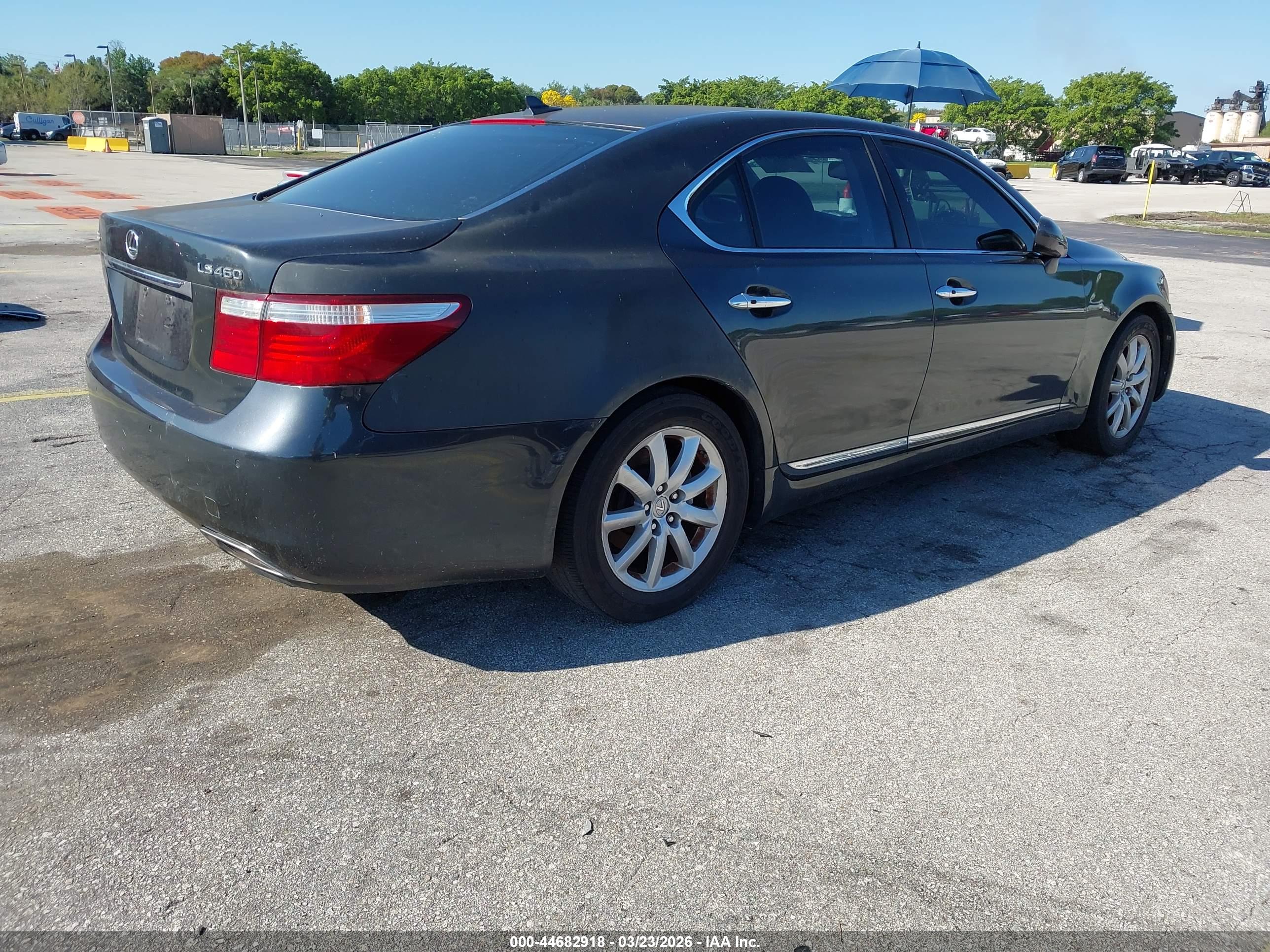 LEXUS LS image 4