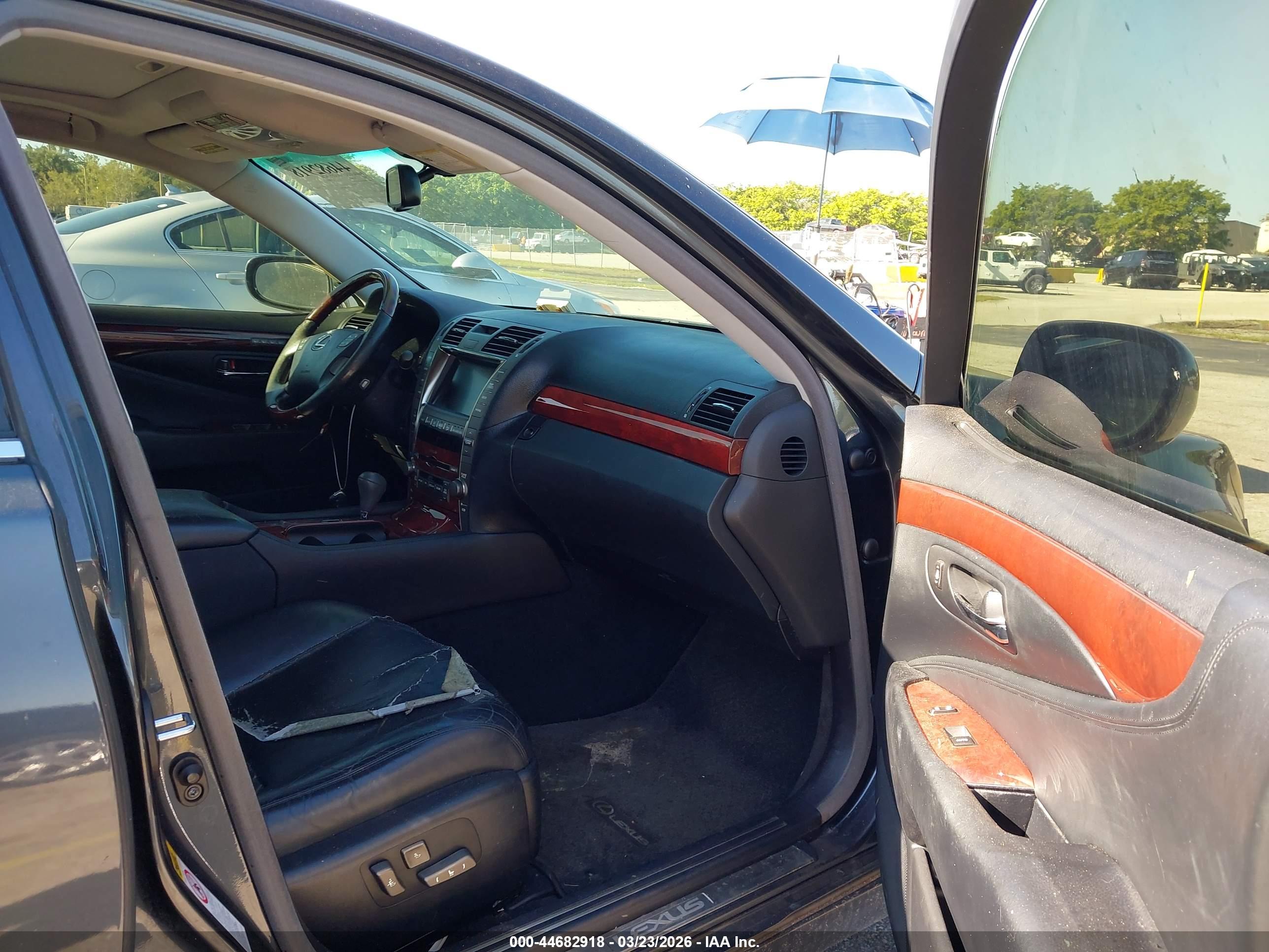 LEXUS LS image 5