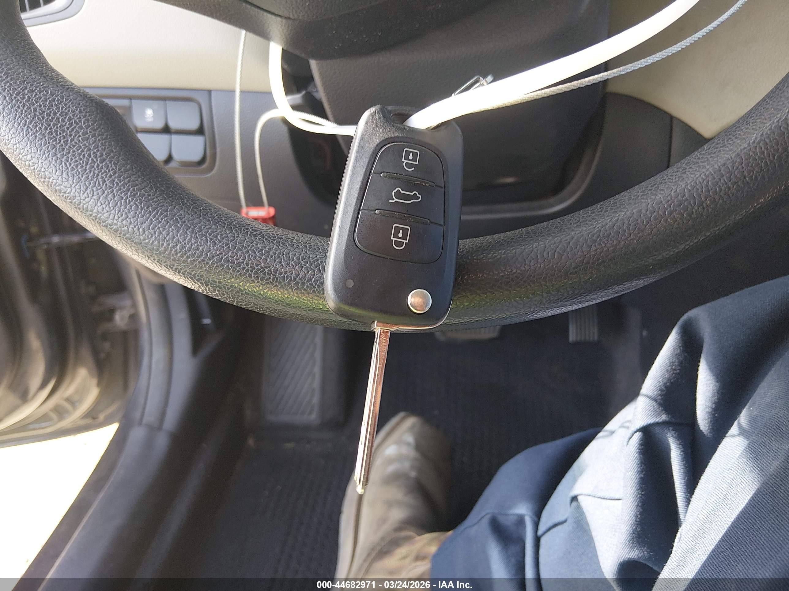KIA RIO image 11