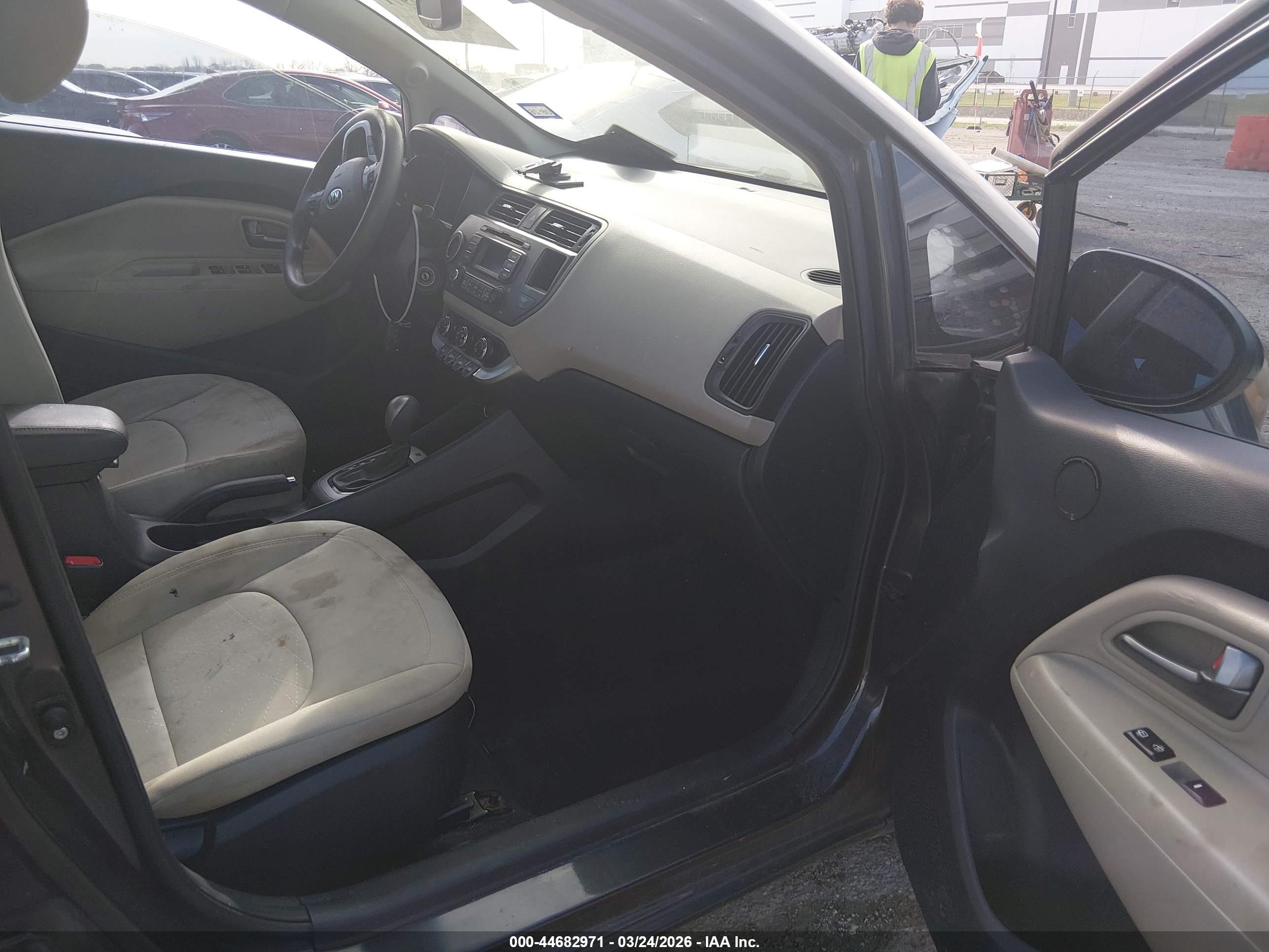KIA RIO image 5