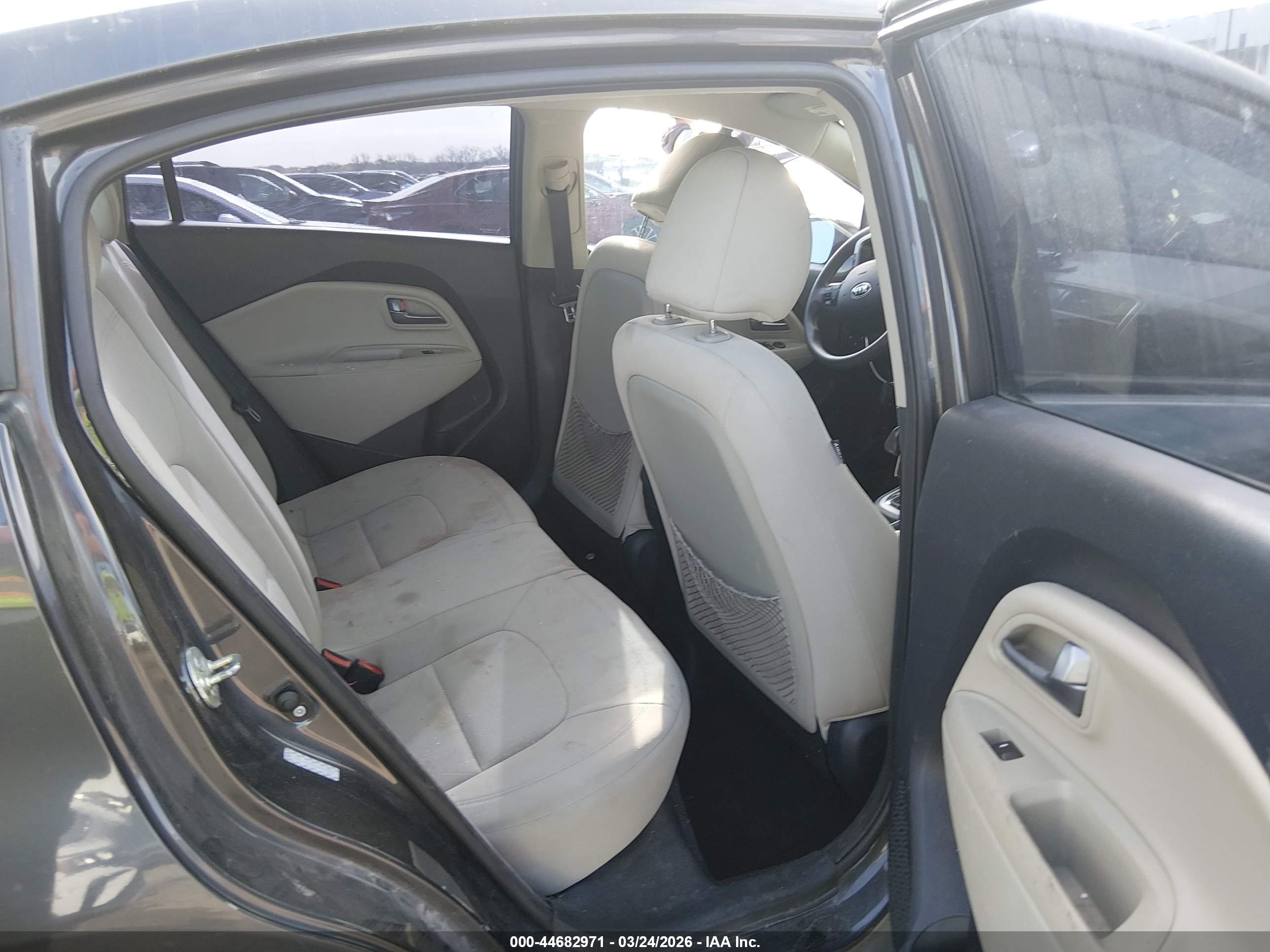 KIA RIO image 8
