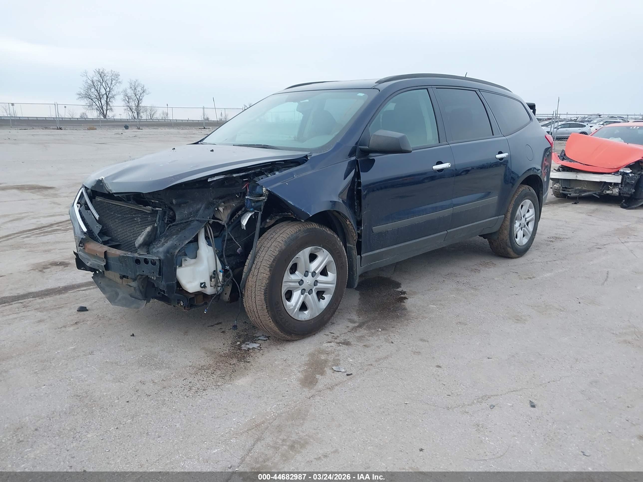 CHEVROLET TRAVERSE image 2