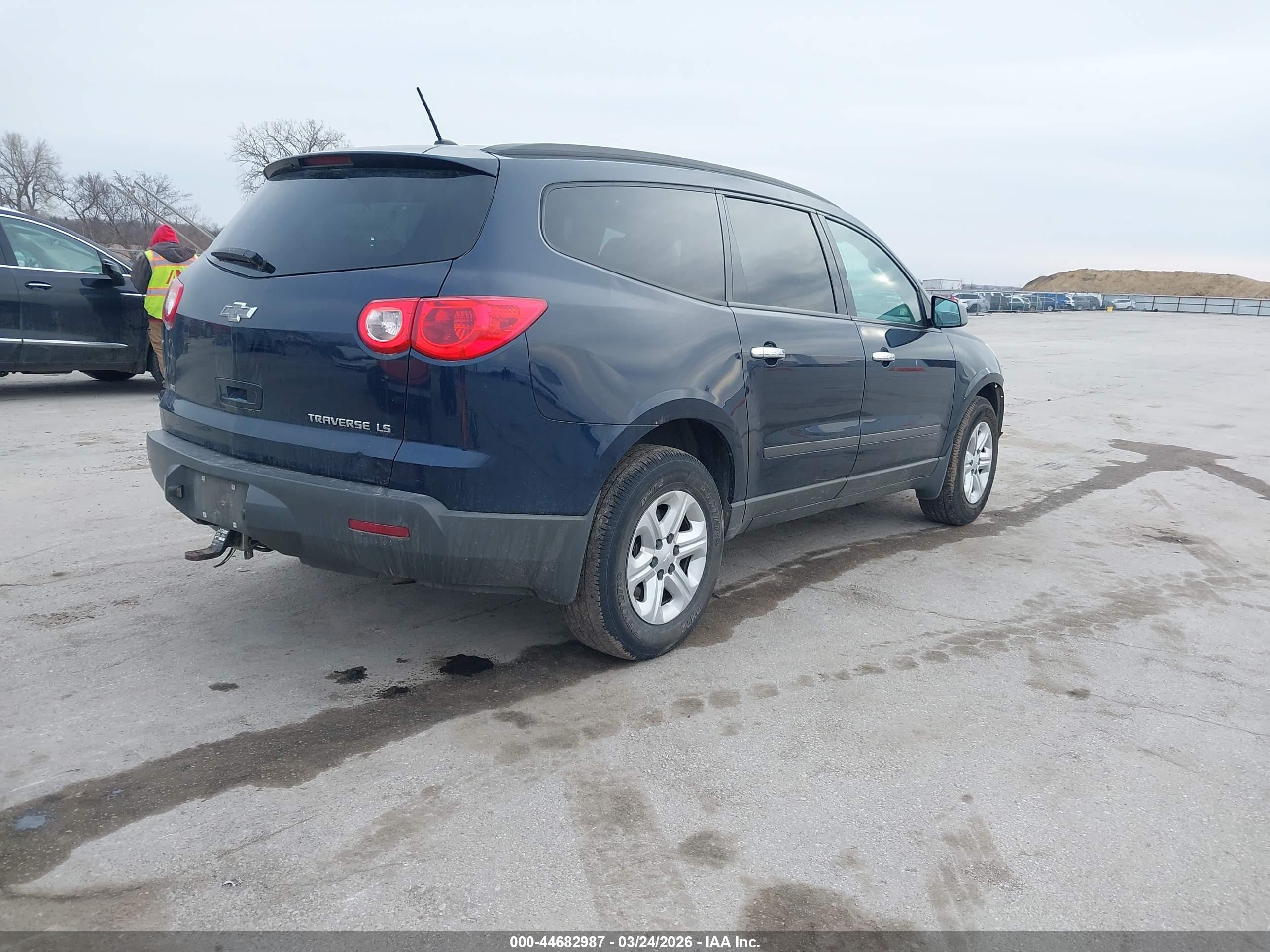 CHEVROLET TRAVERSE image 4