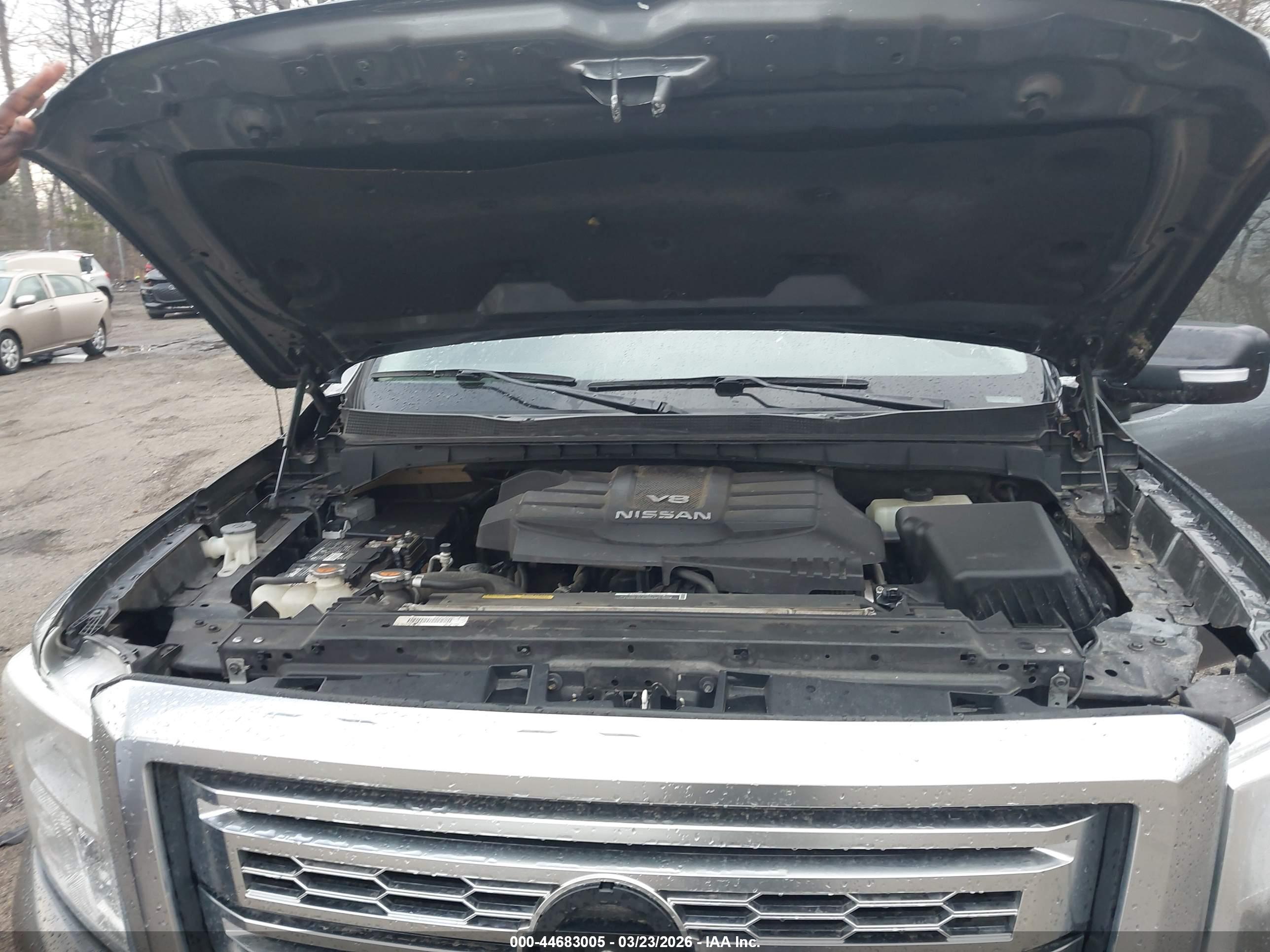 NISSAN TITAN image 10