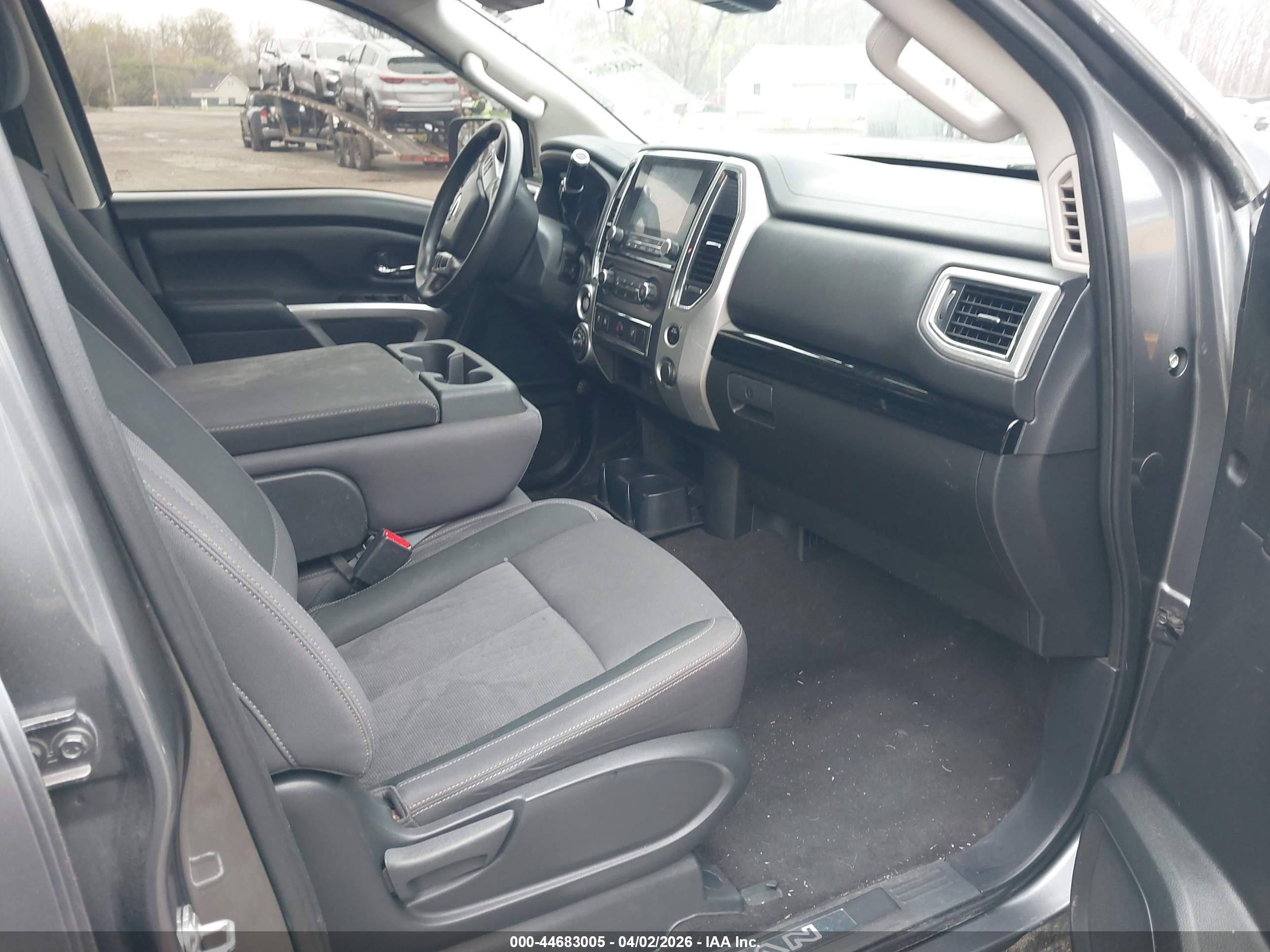NISSAN TITAN image 5