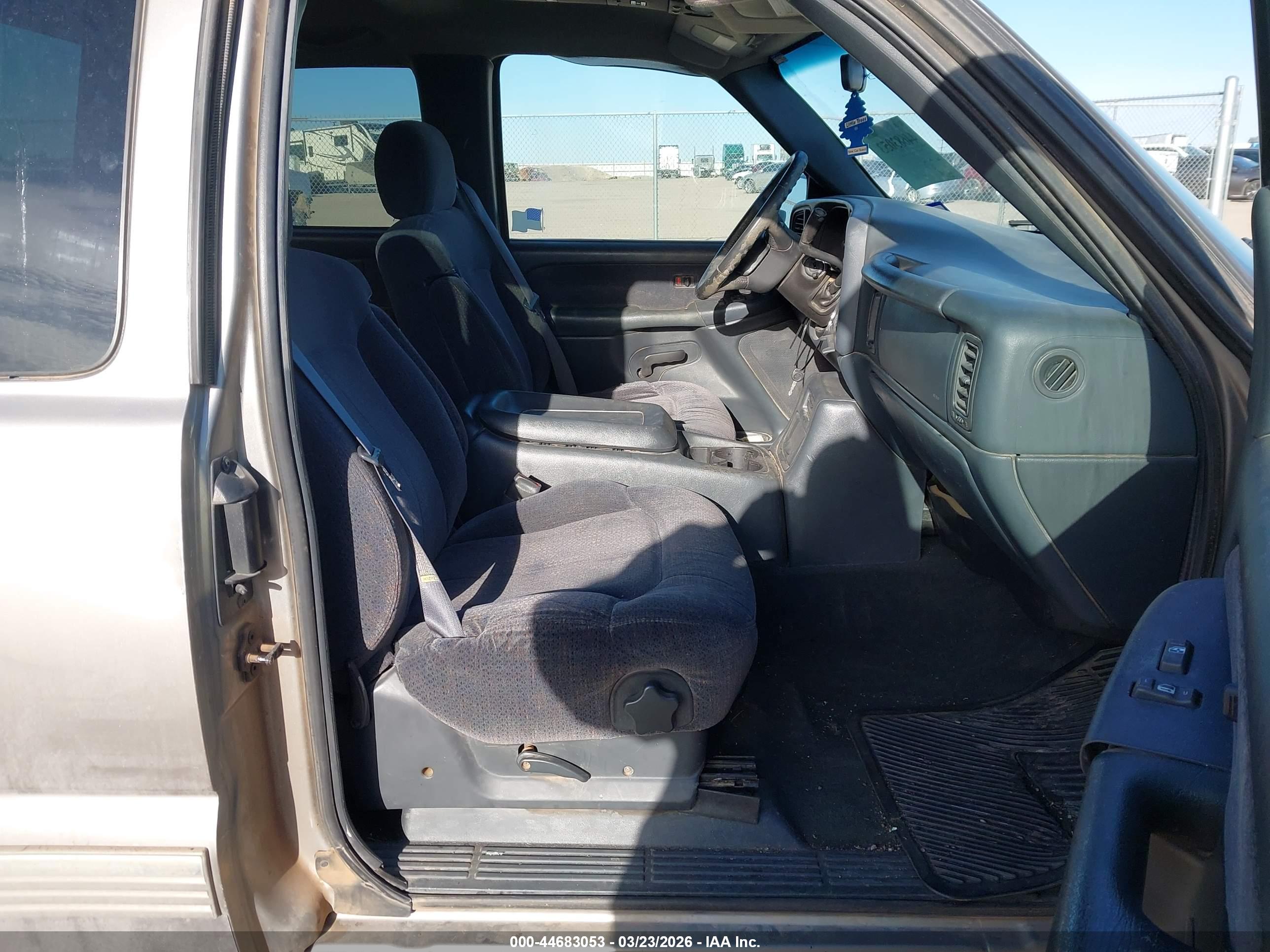 CHEVROLET SILVERADO image 5