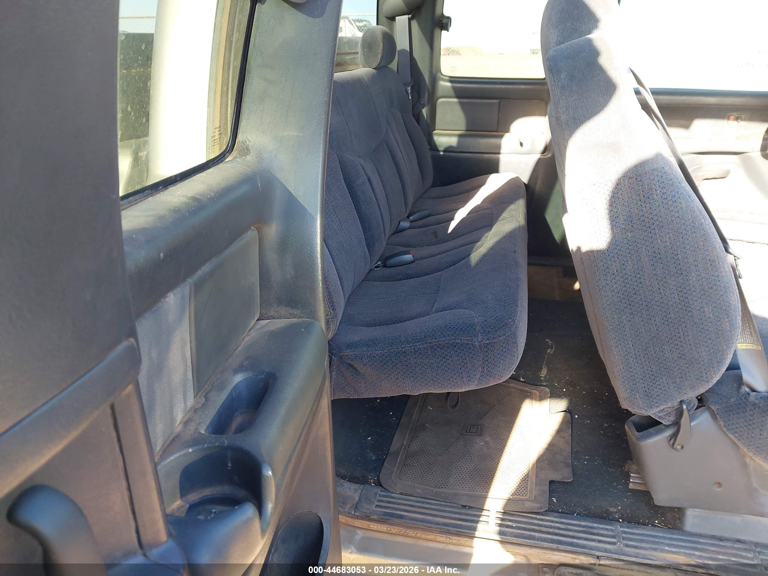 CHEVROLET SILVERADO image 8