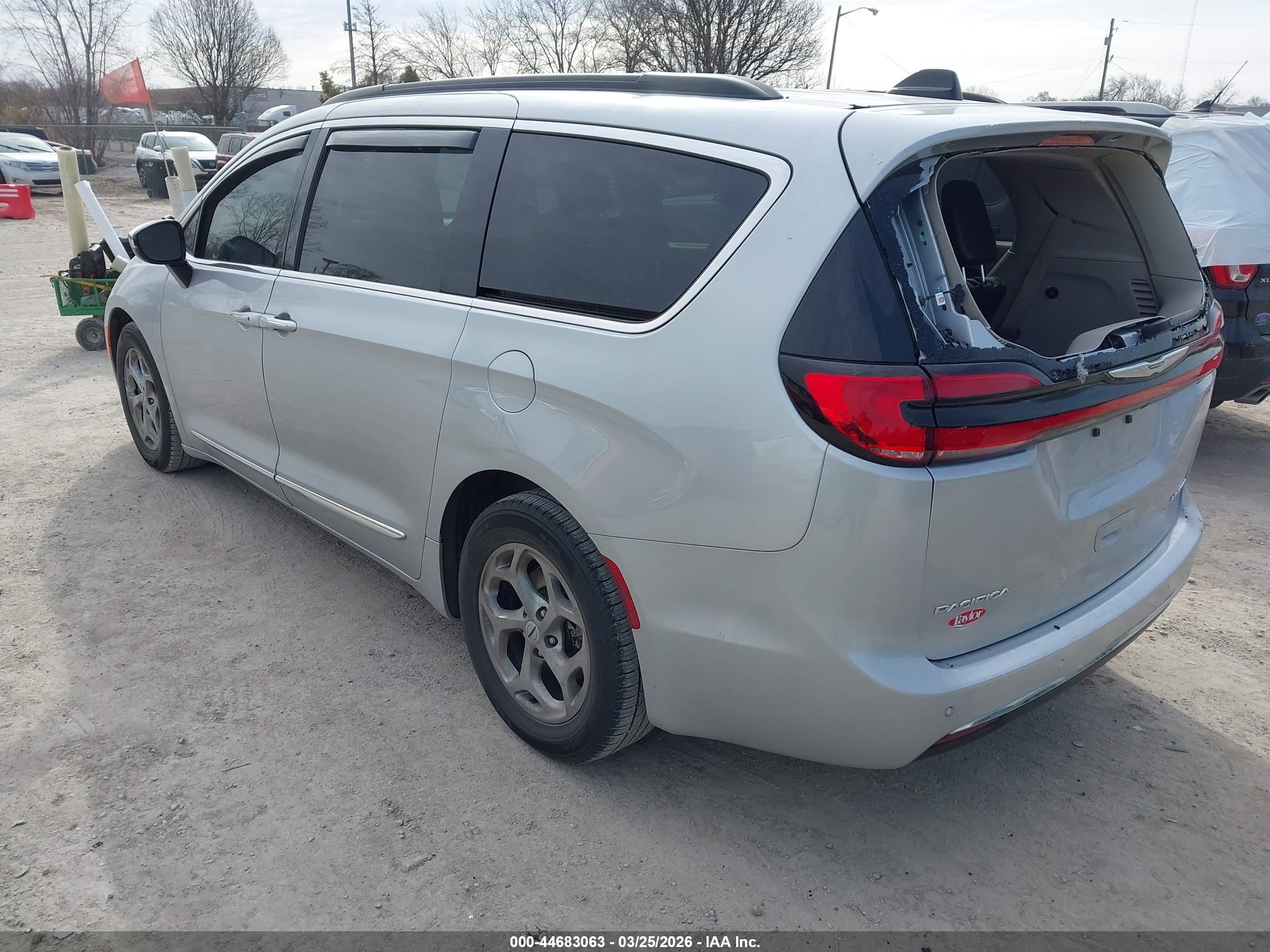 CHRYSLER PACIFICA image 3