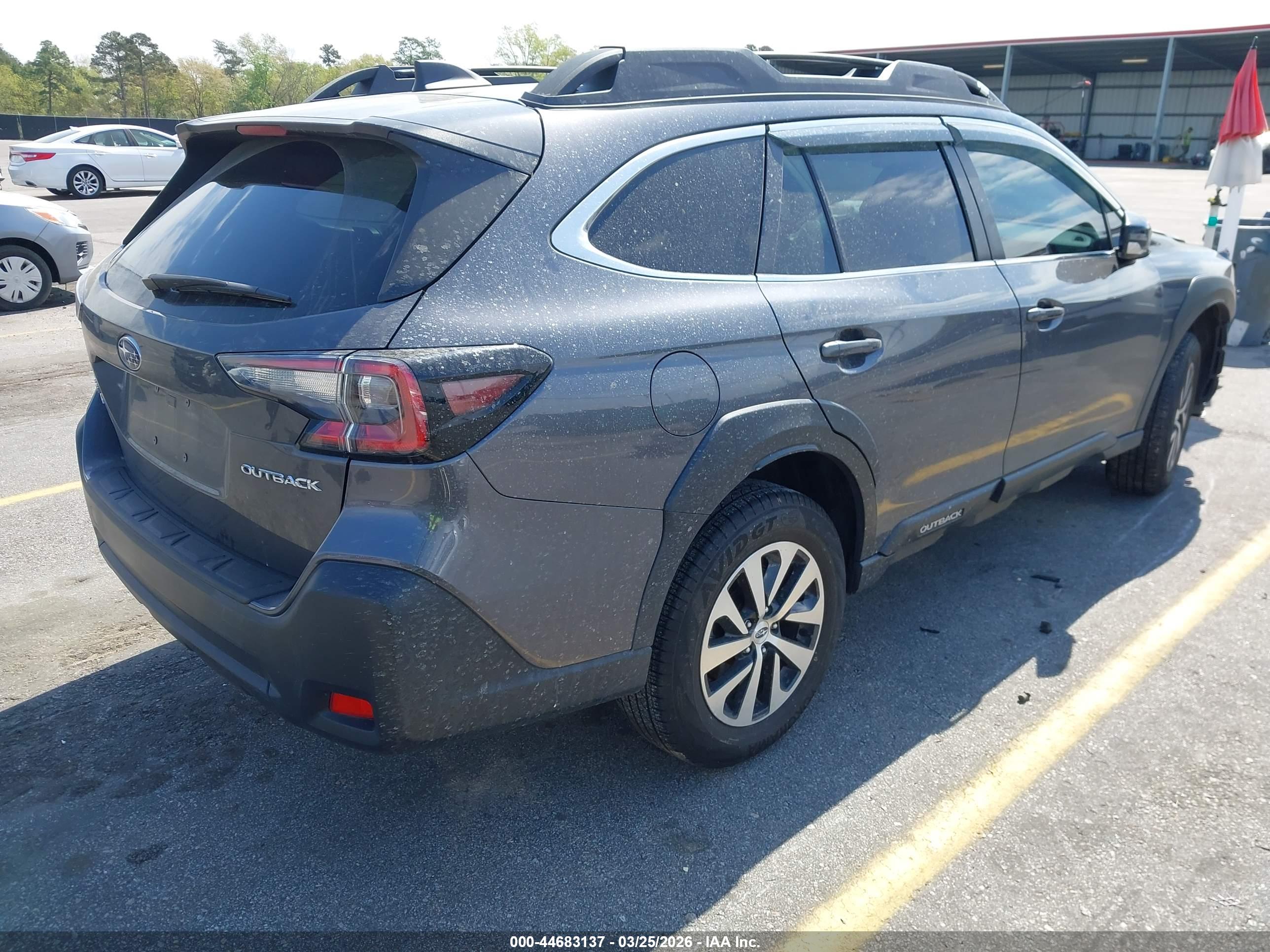 SUBARU OUTBACK image 4