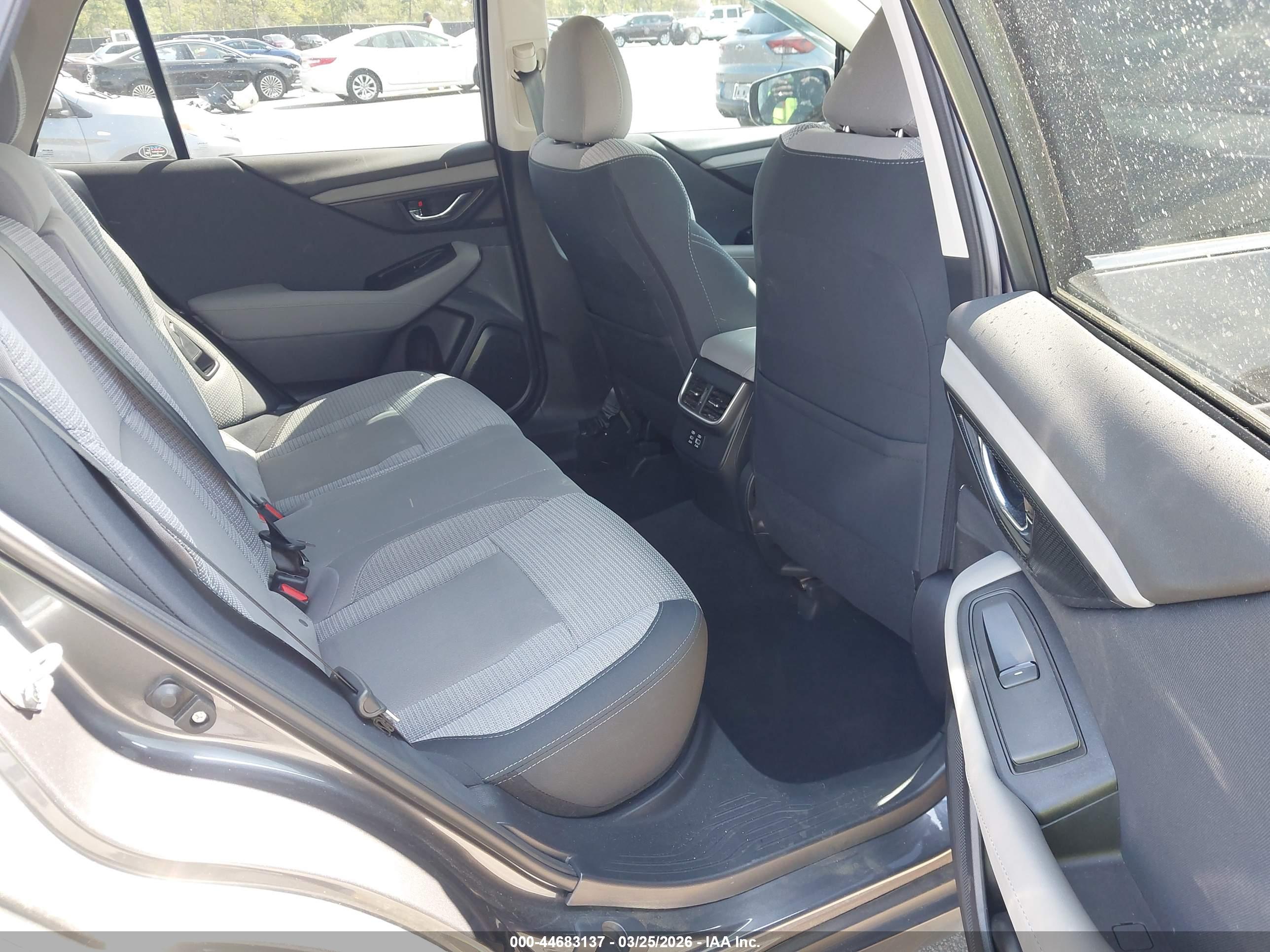 SUBARU OUTBACK image 8