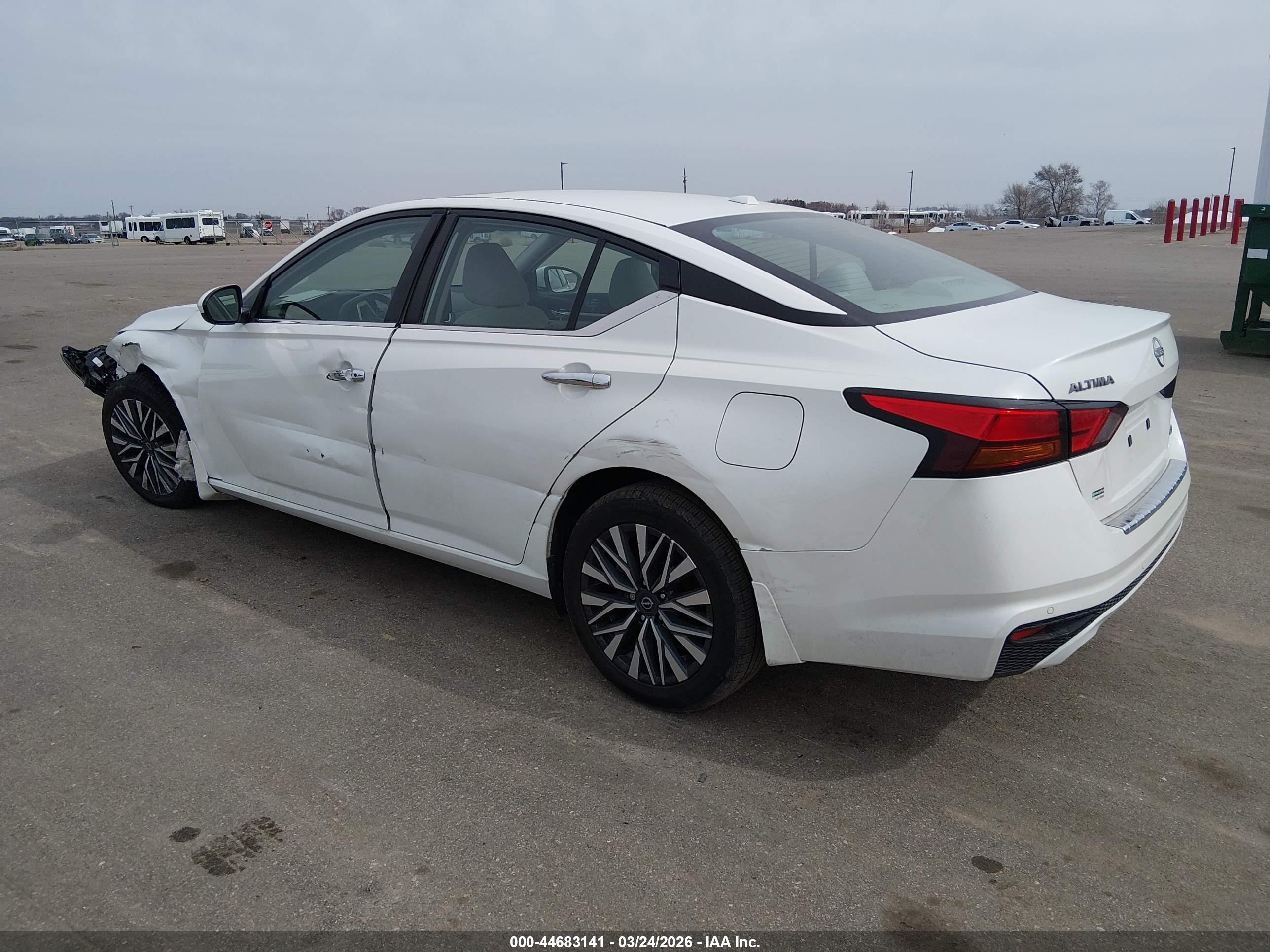 NISSAN ALTIMA image 3