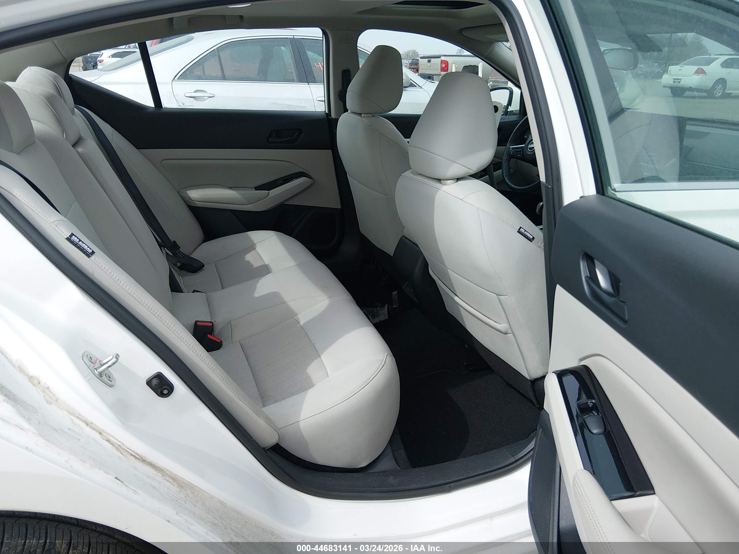 NISSAN ALTIMA image 8