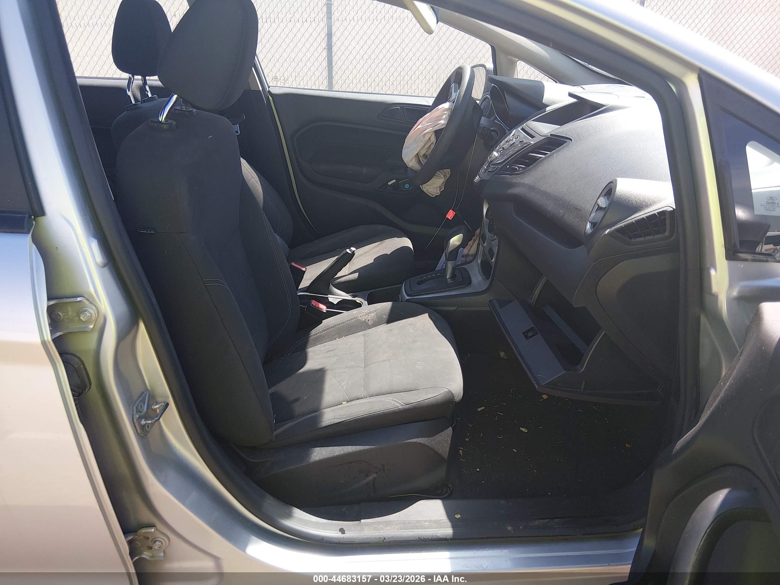FORD FIESTA image 5