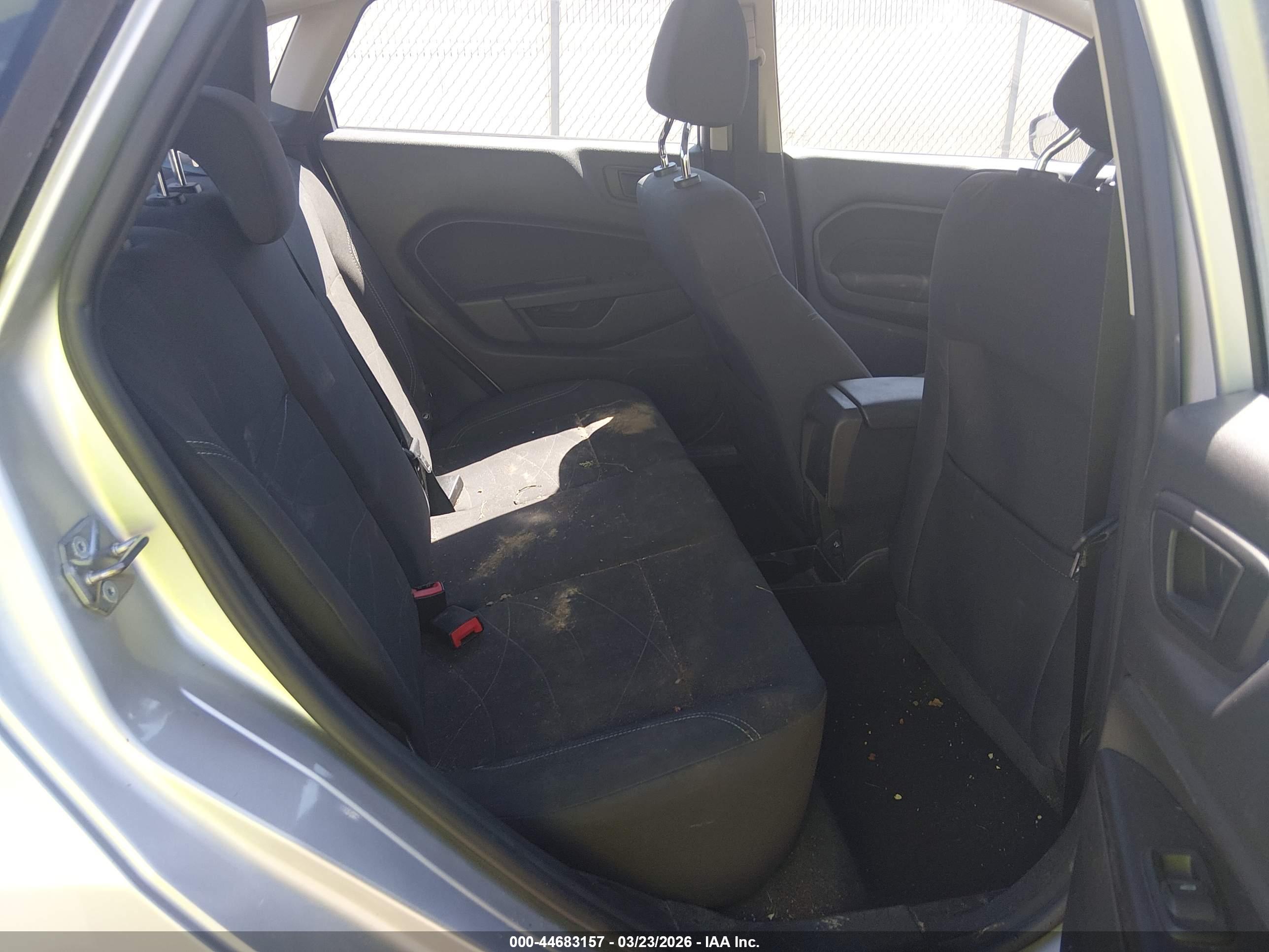 FORD FIESTA image 8