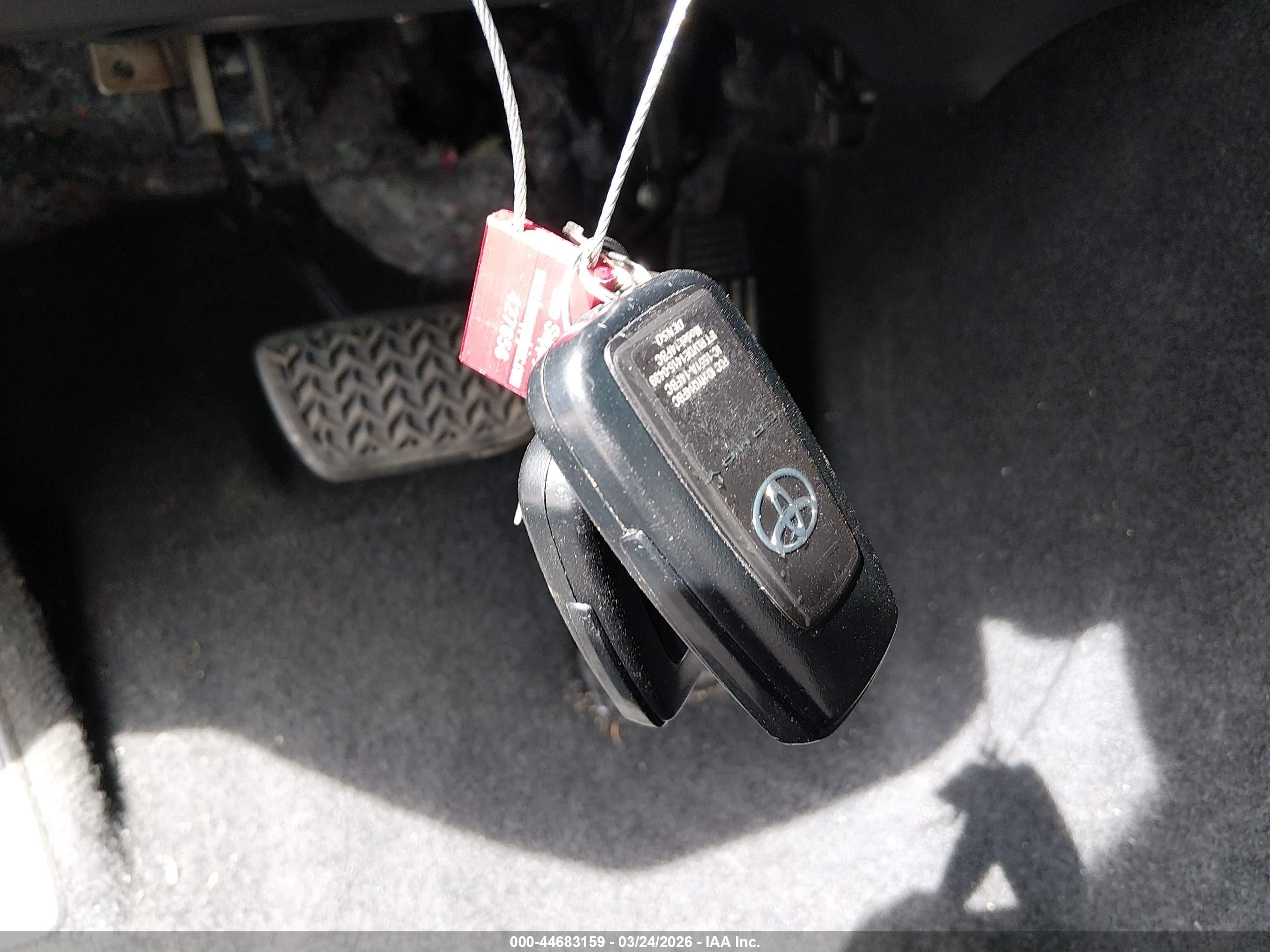 TOYOTA CAMRY image 11