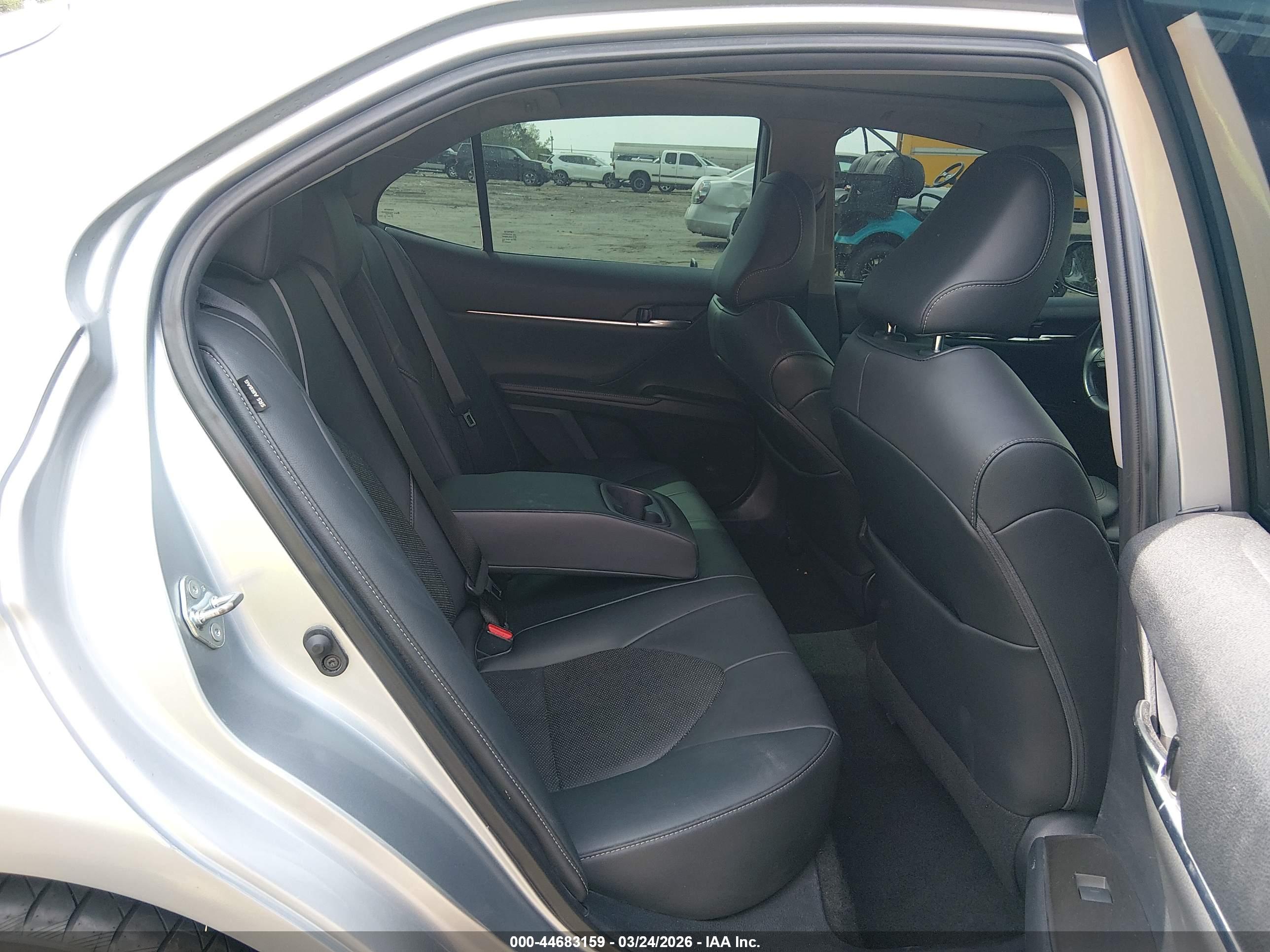 TOYOTA CAMRY image 8