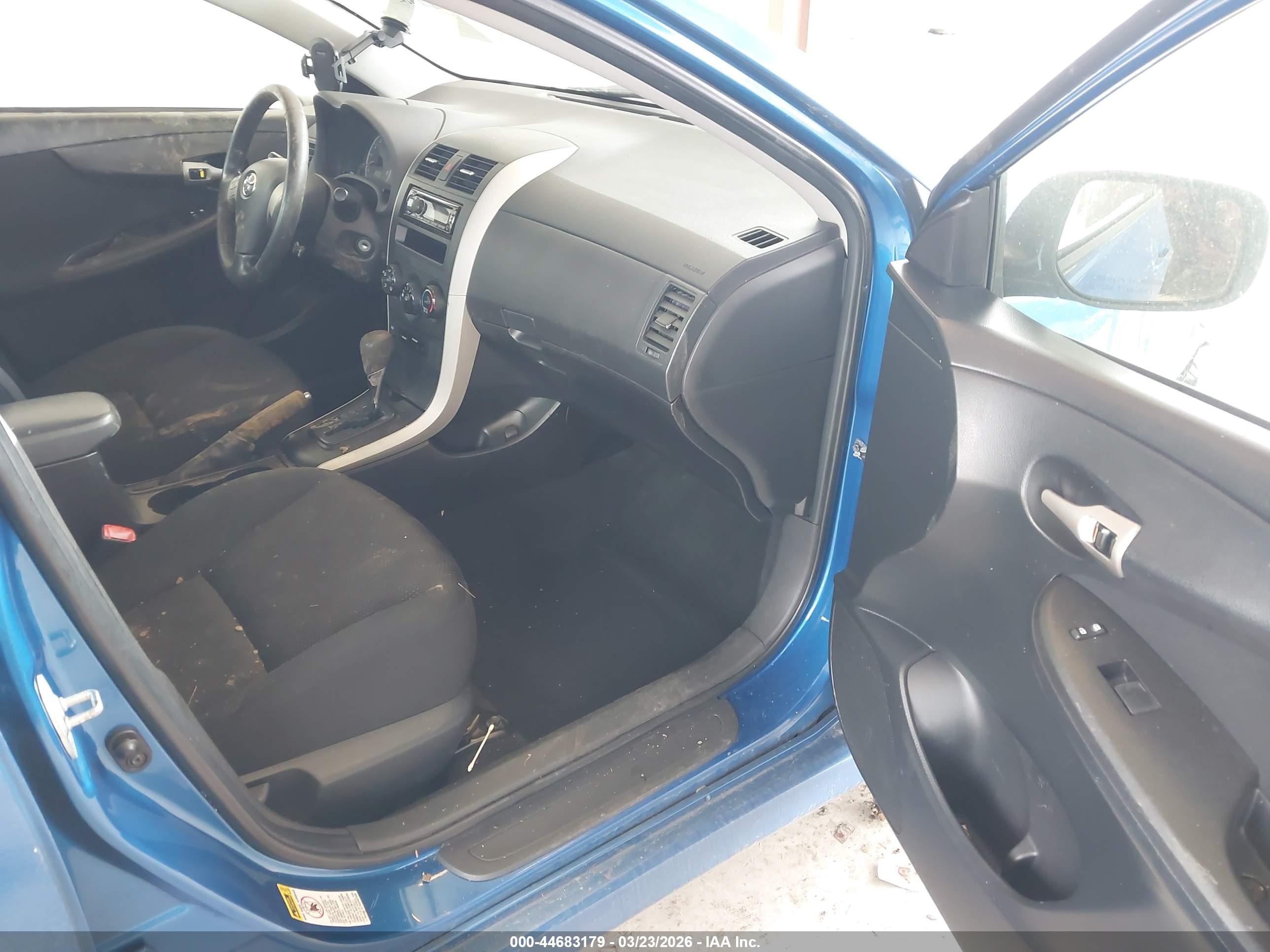 TOYOTA COROLLA image 5