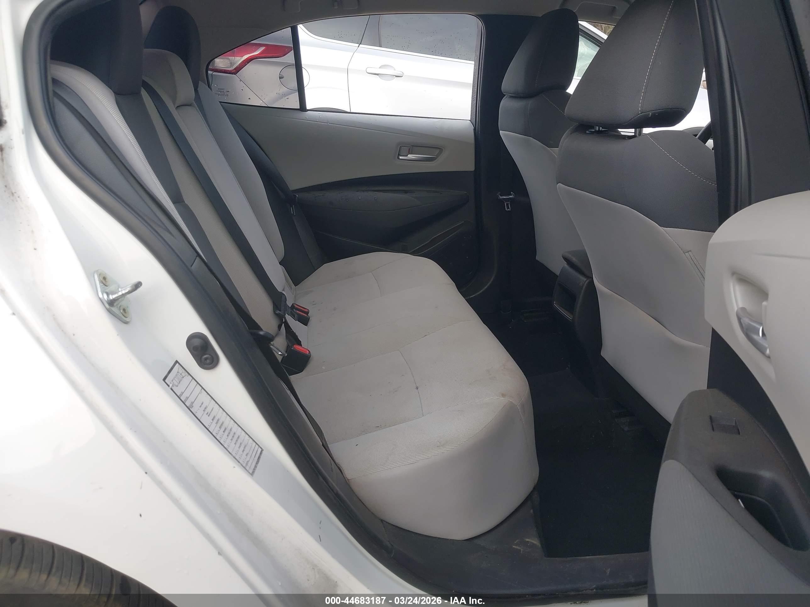 TOYOTA COROLLA image 8
