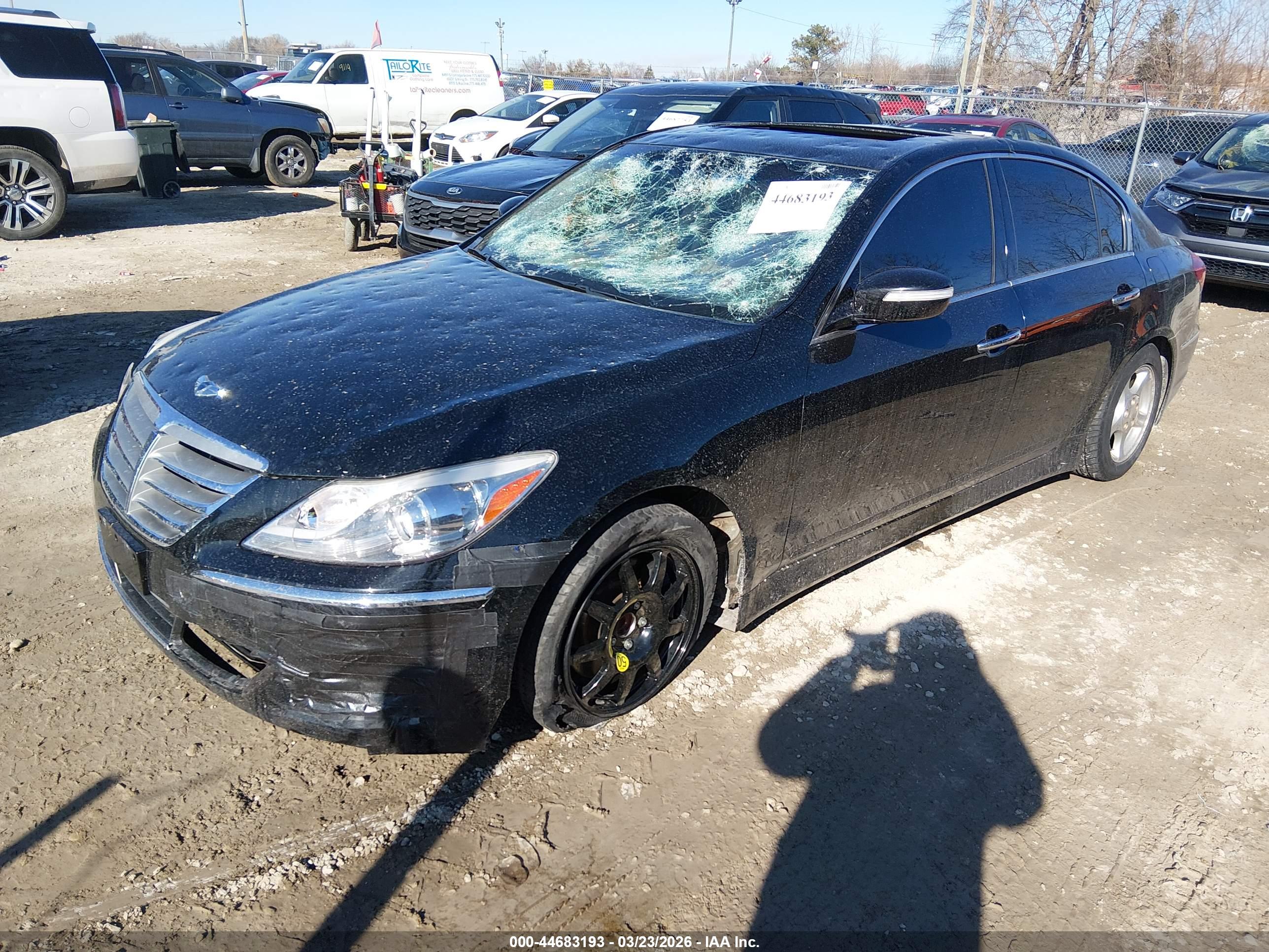 HYUNDAI GENESIS image 2