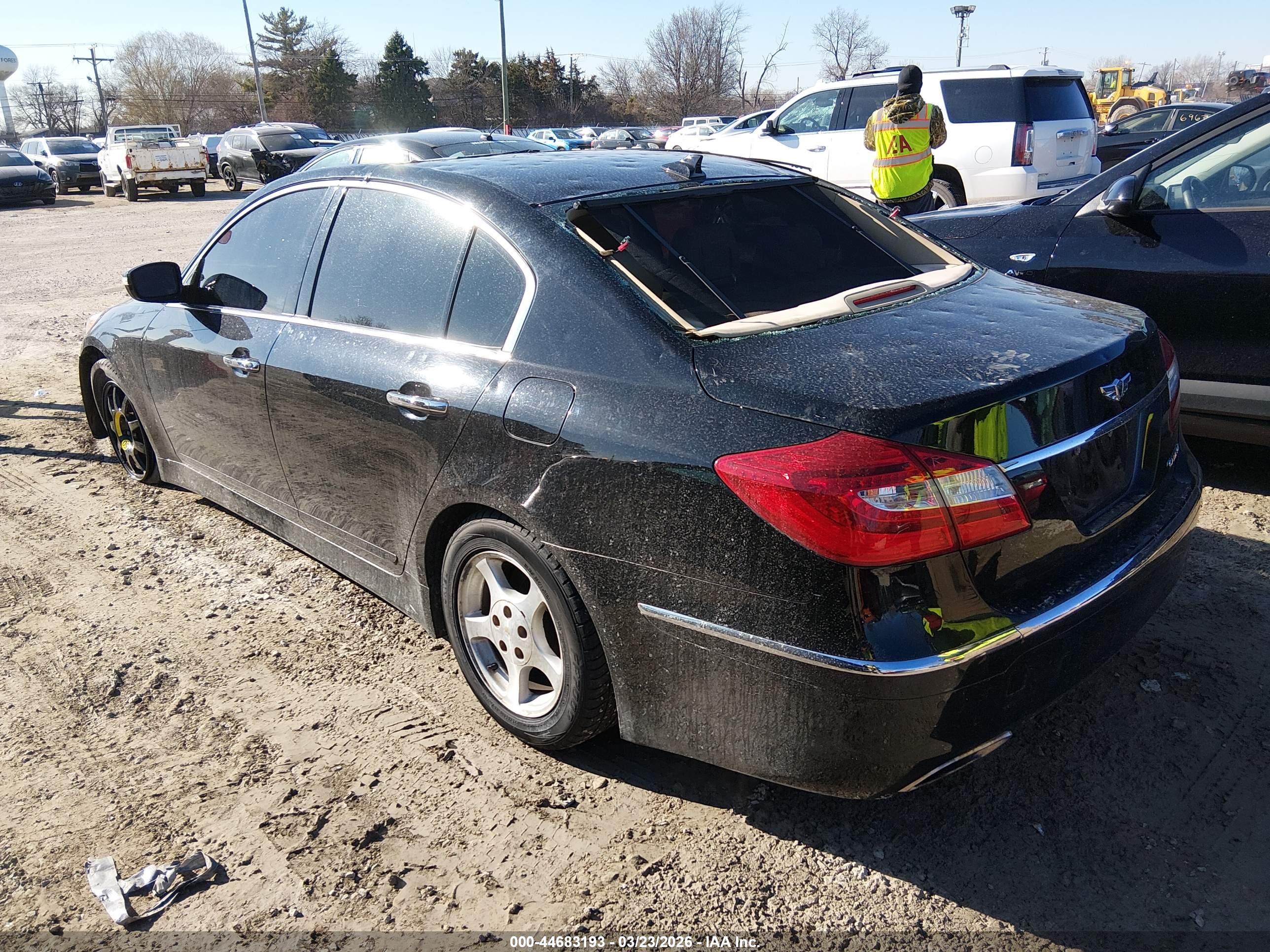 HYUNDAI GENESIS image 3