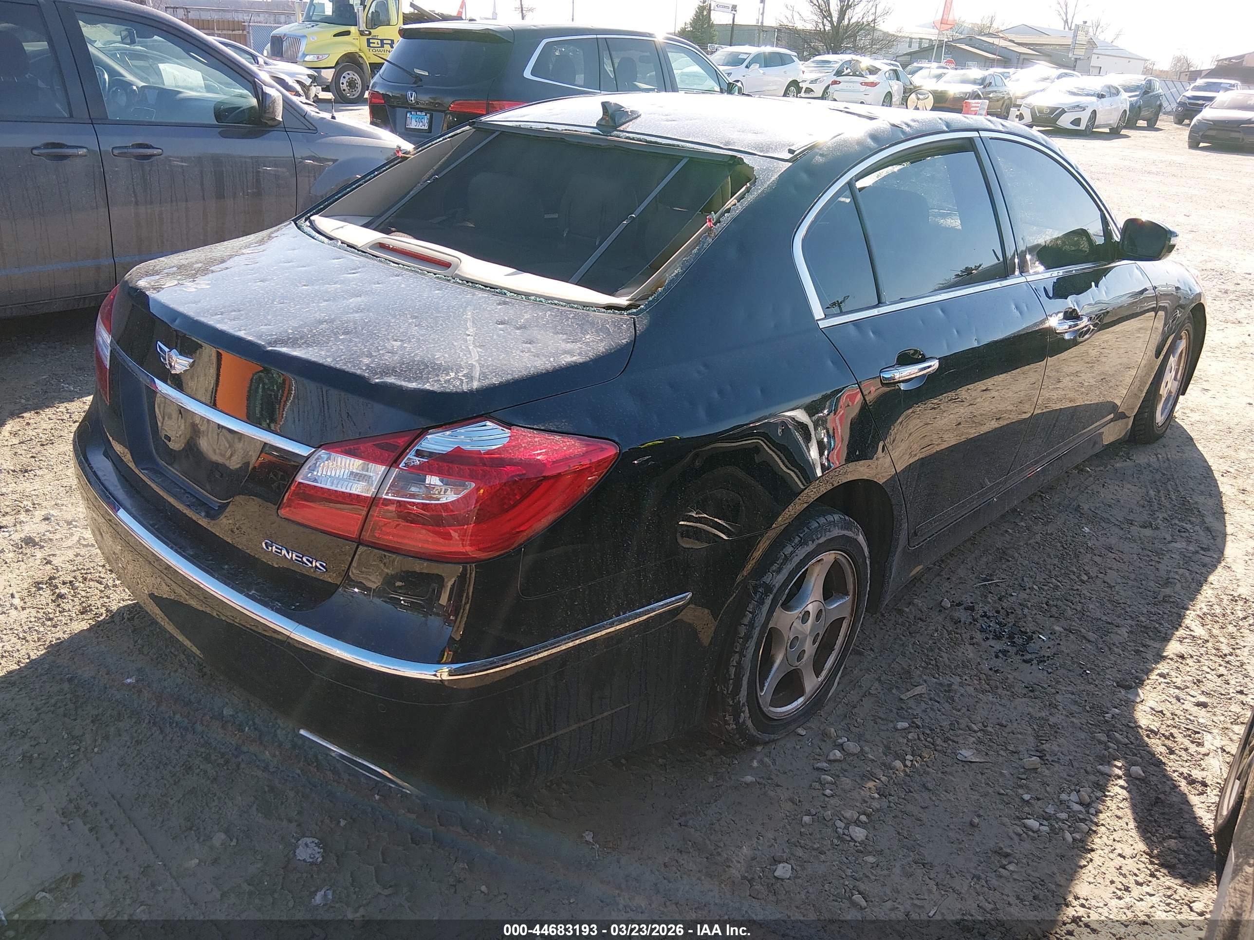 HYUNDAI GENESIS image 4