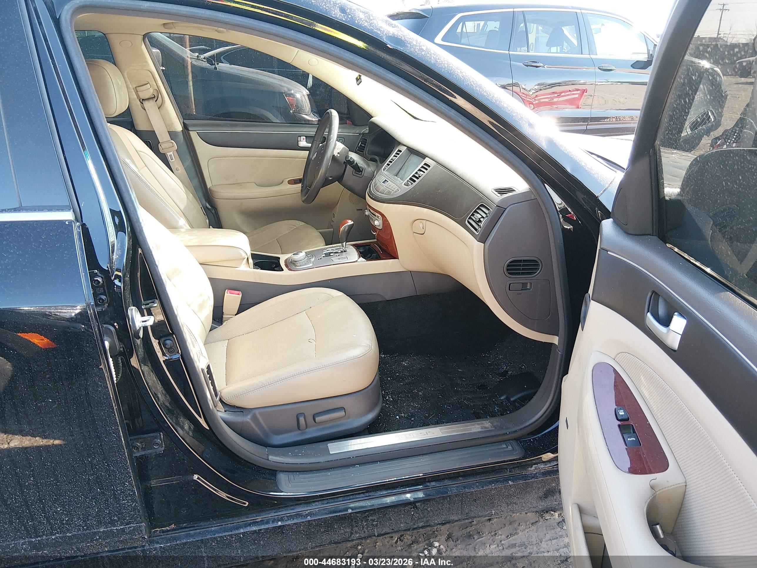 HYUNDAI GENESIS image 5