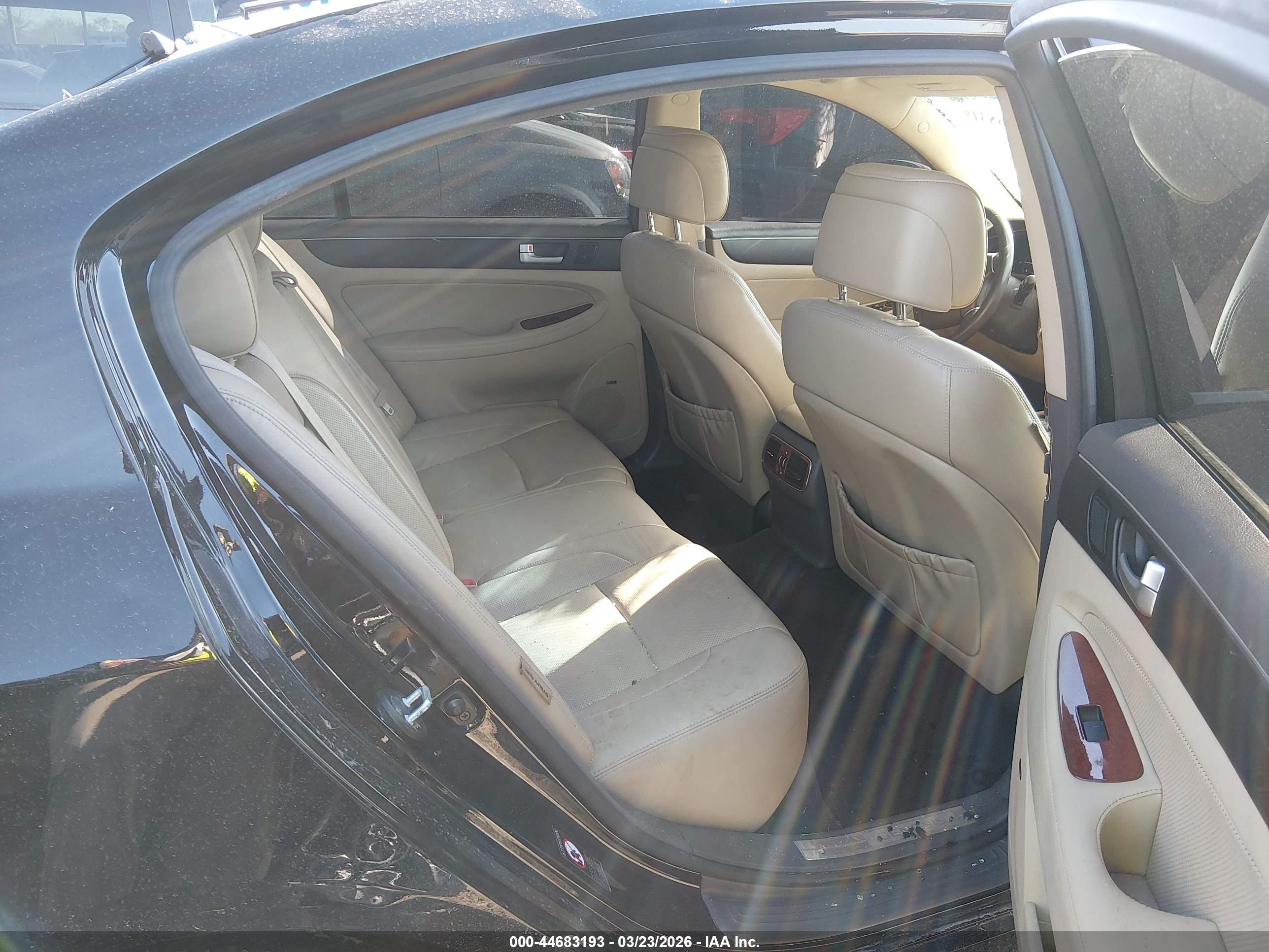 HYUNDAI GENESIS image 8