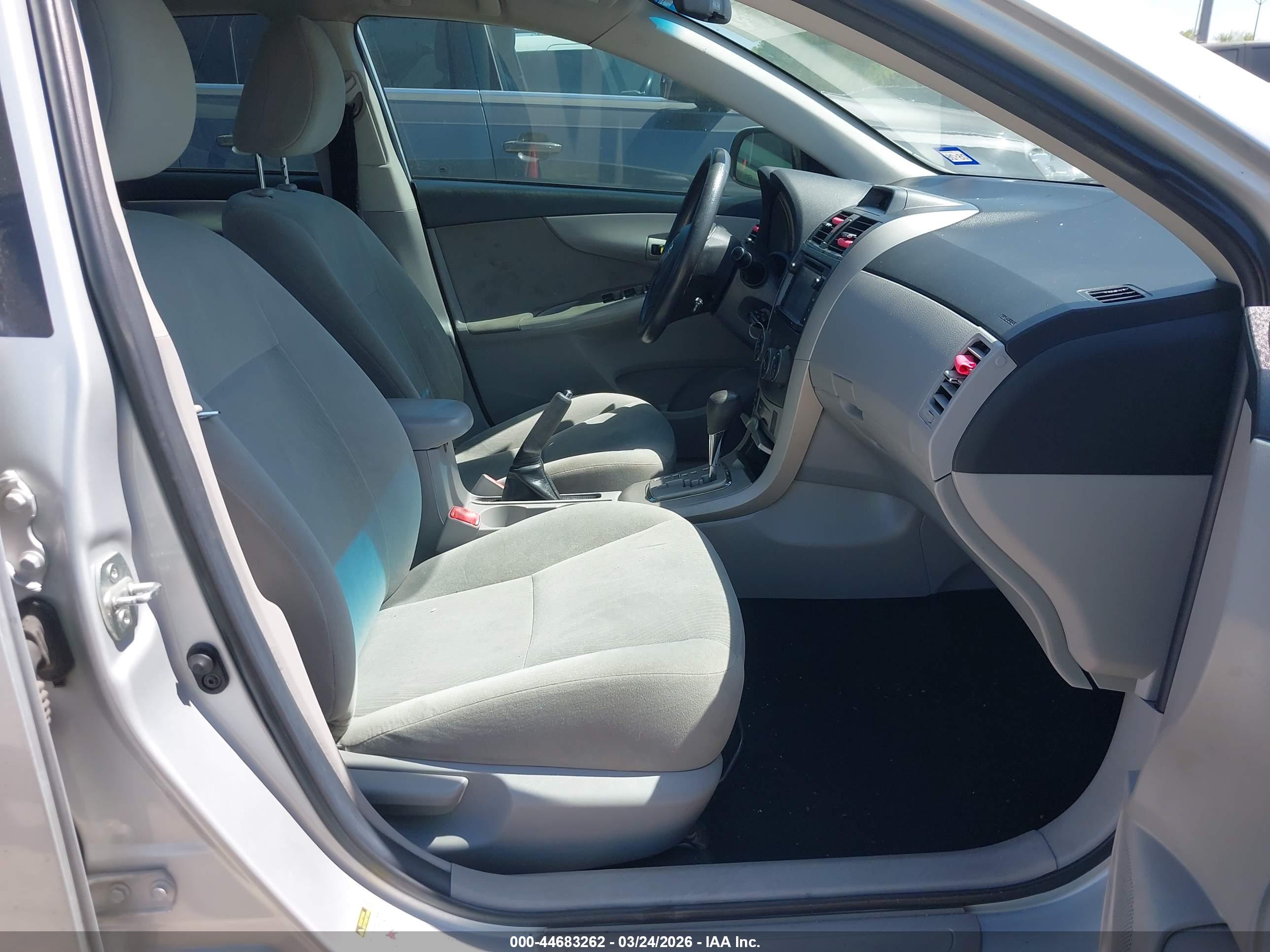TOYOTA COROLLA image 5