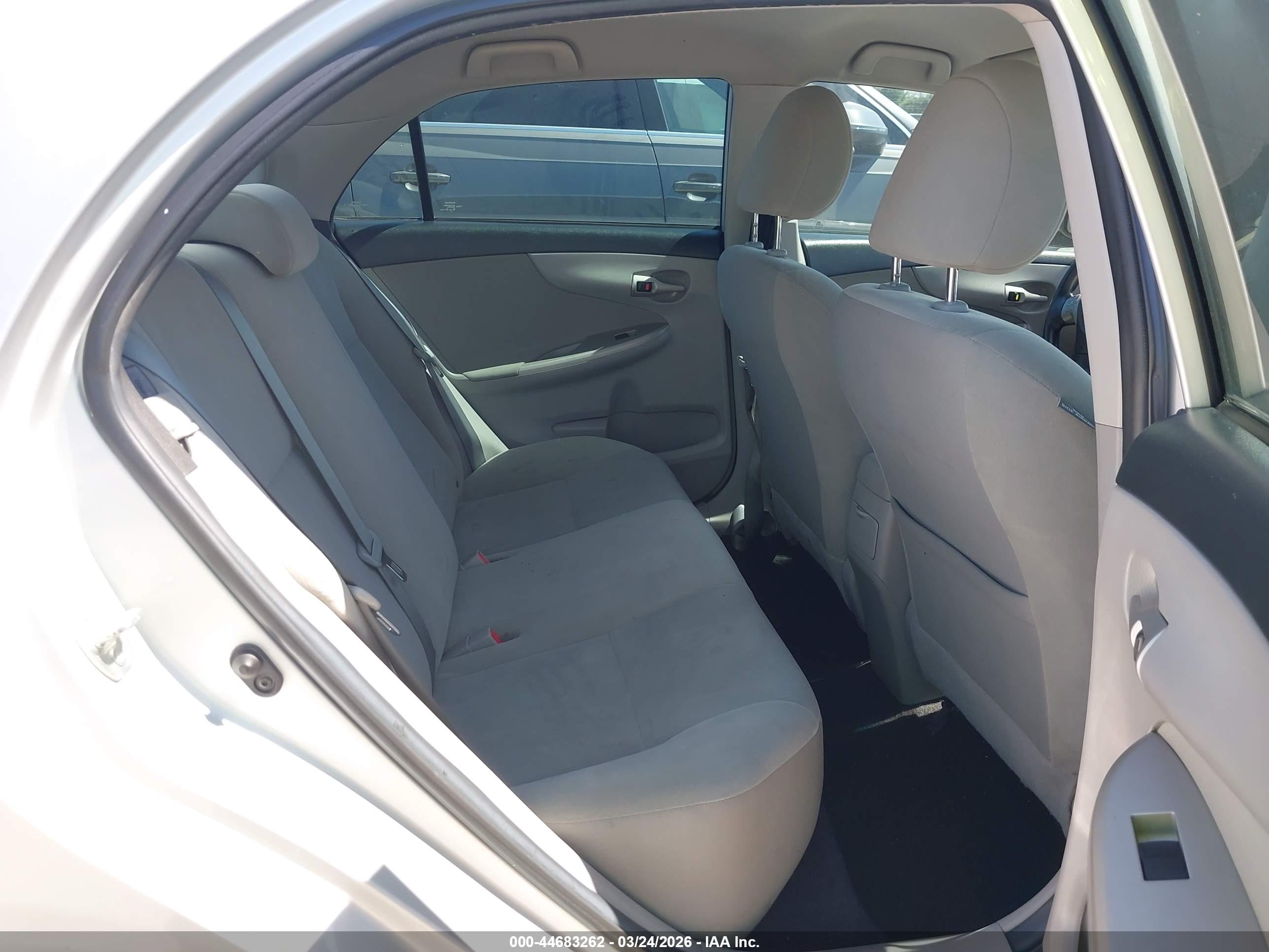 TOYOTA COROLLA image 8