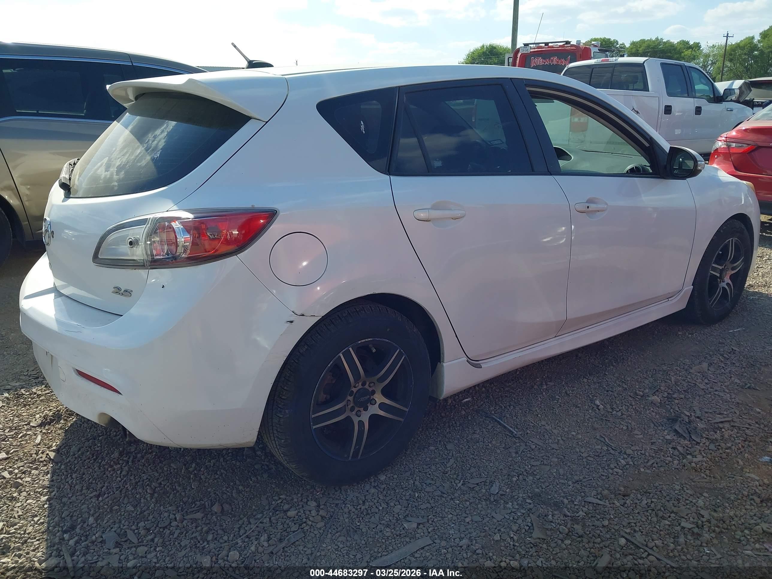 MAZDA MAZDA3 image 4