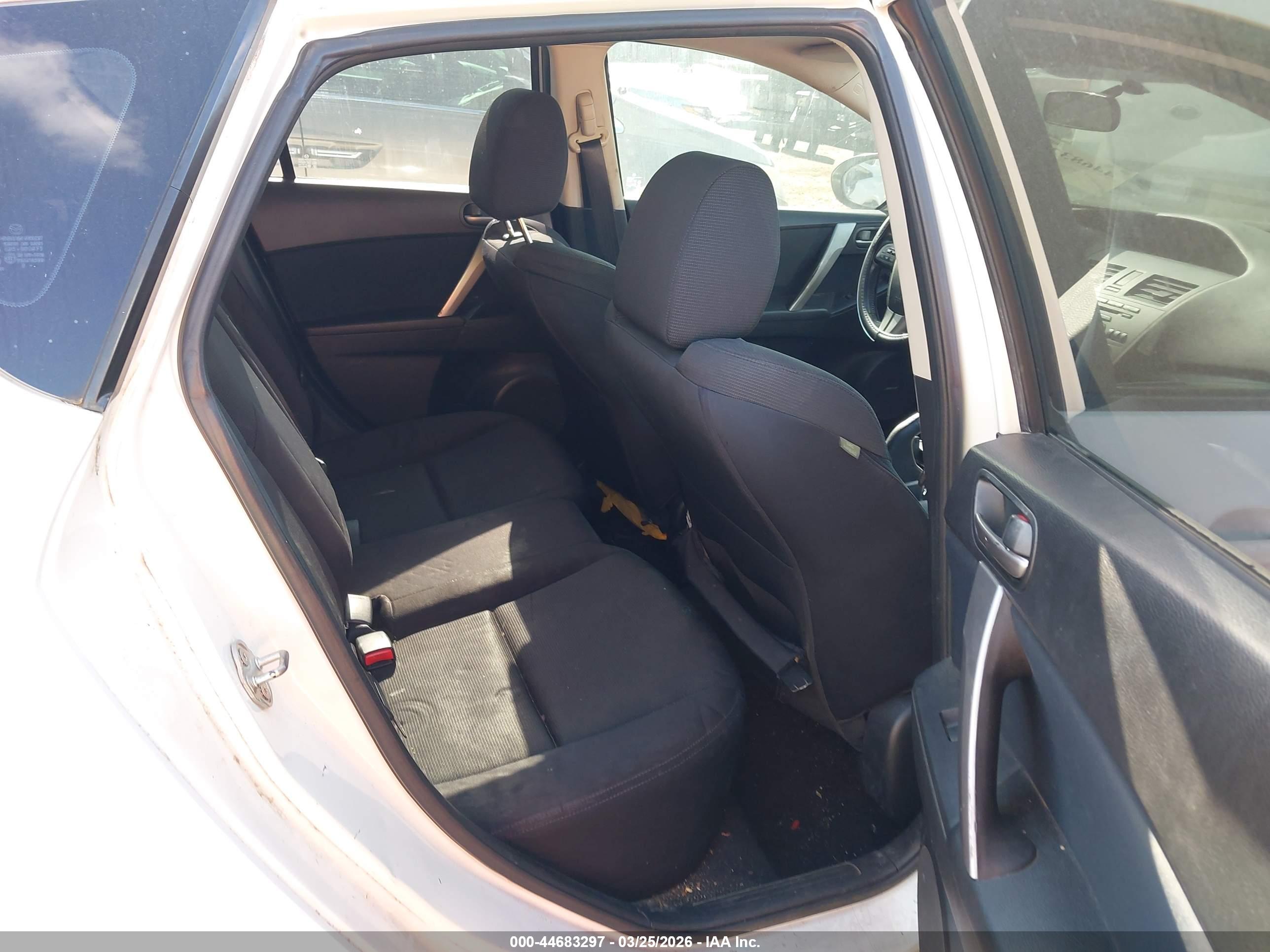 MAZDA MAZDA3 image 8