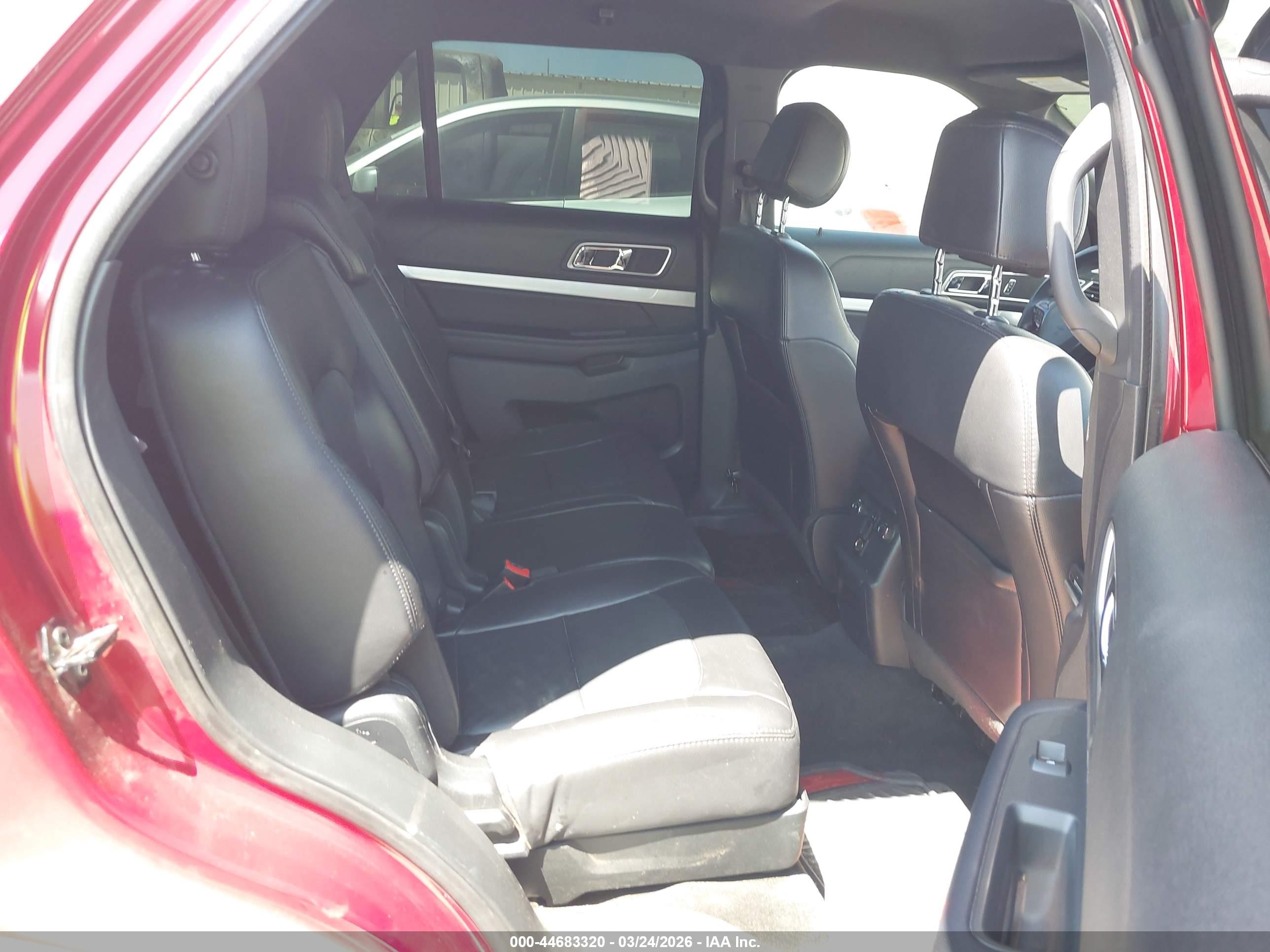 FORD EXPLORER image 8