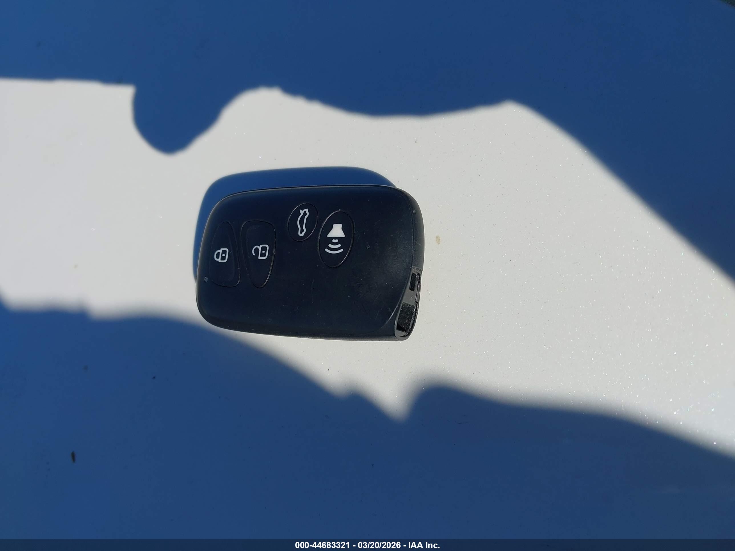 TOYOTA RAV4 image 11