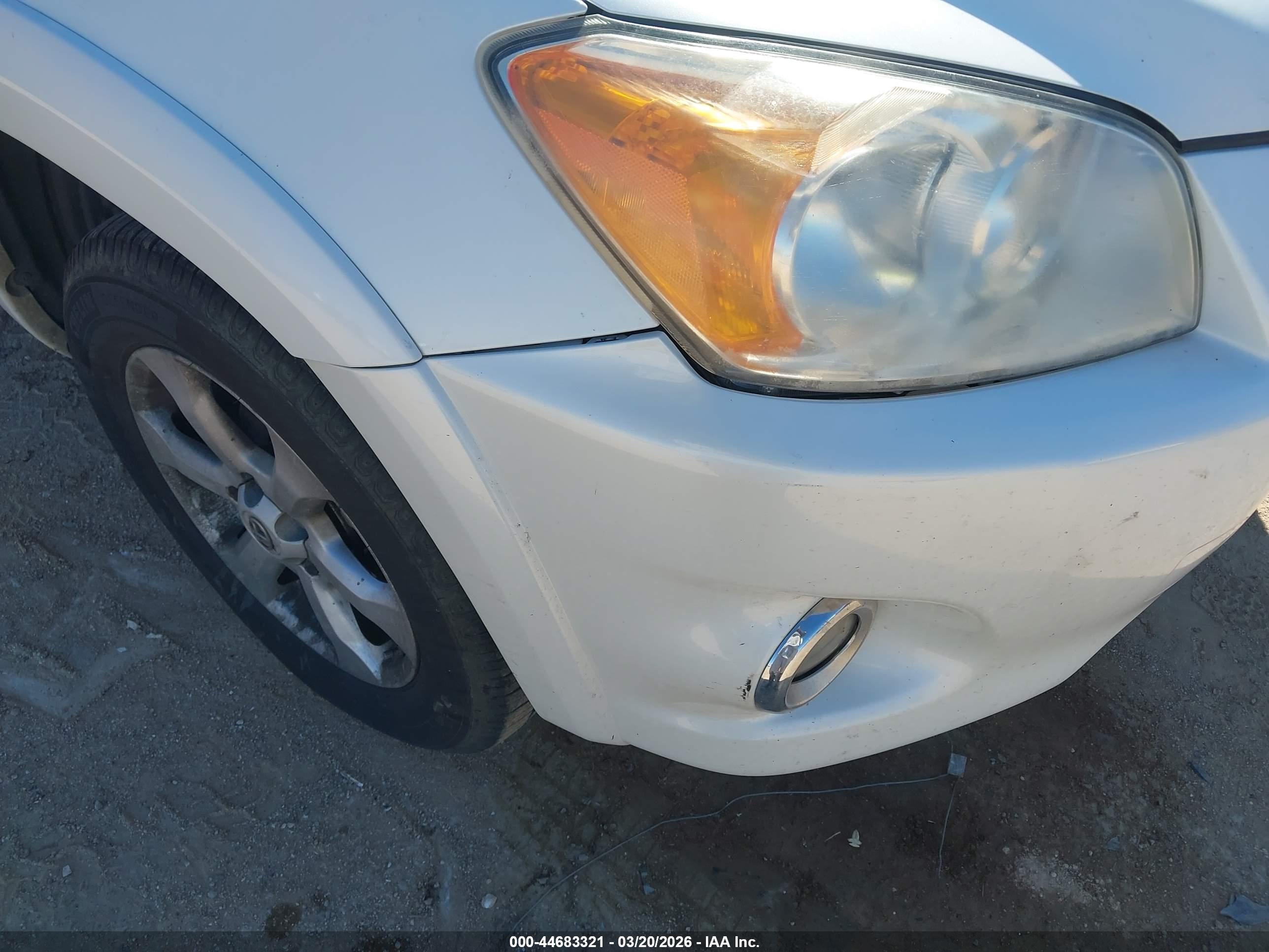 TOYOTA RAV4 image 6