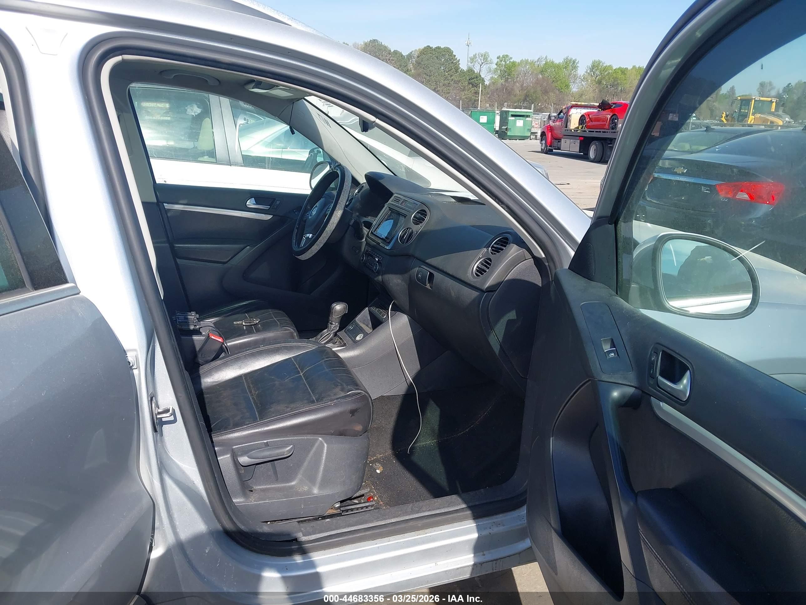 VOLKSWAGEN TIGUAN image 5