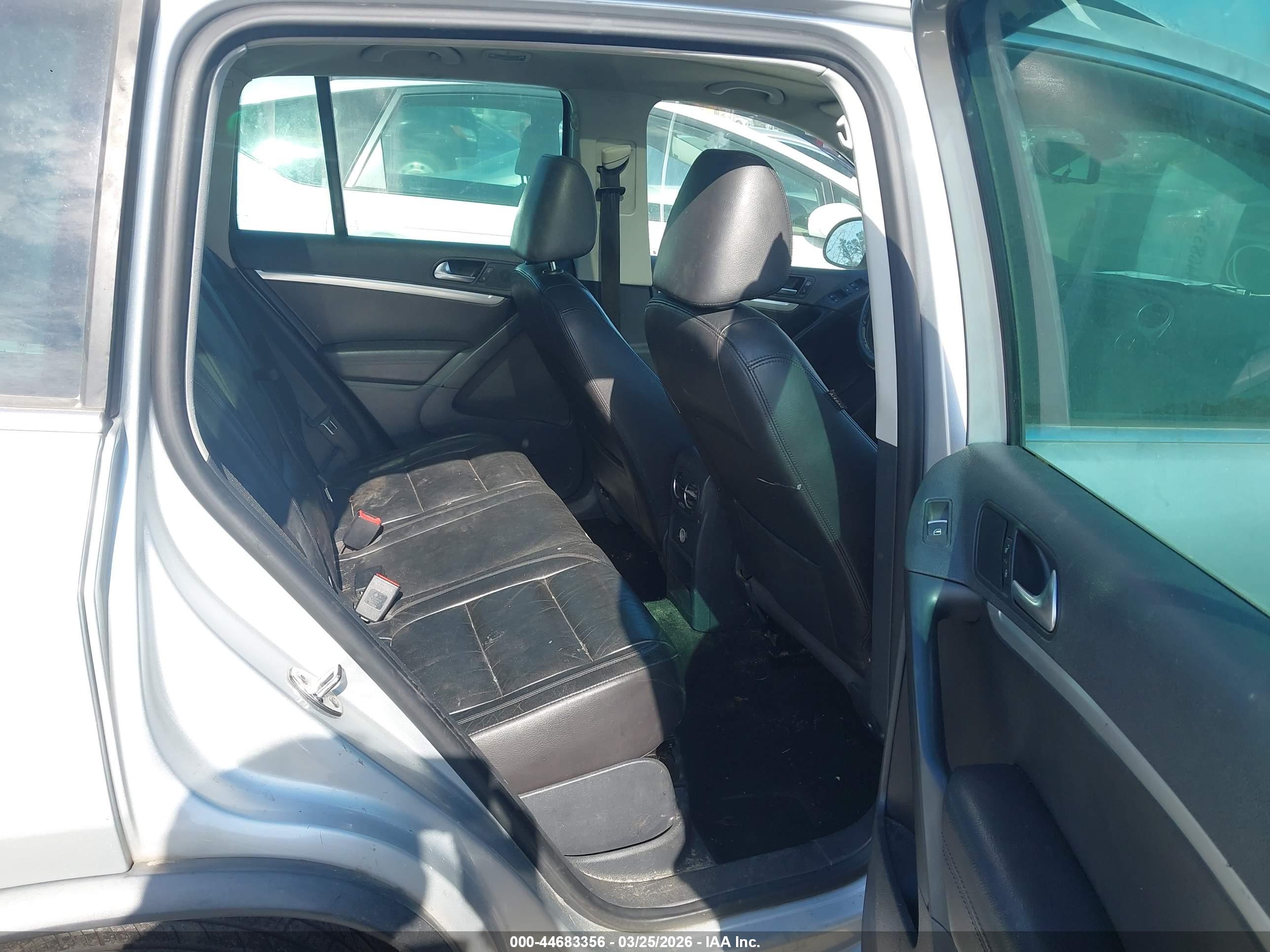 VOLKSWAGEN TIGUAN image 8