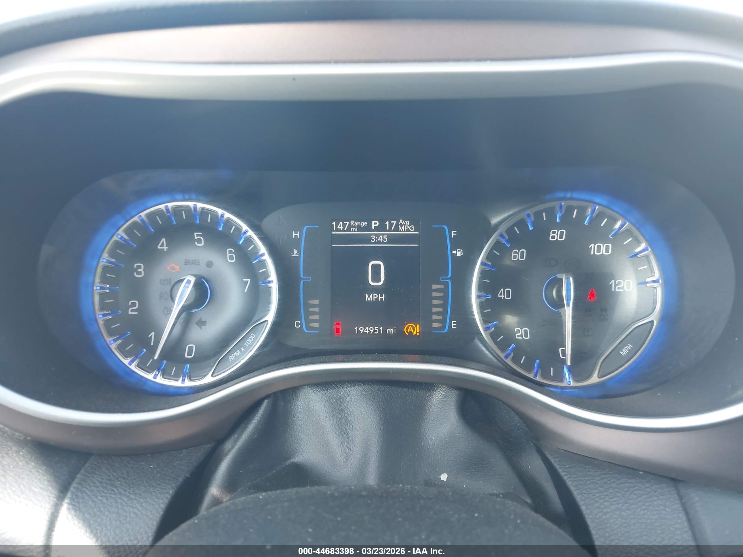 CHRYSLER PACIFICA image 7