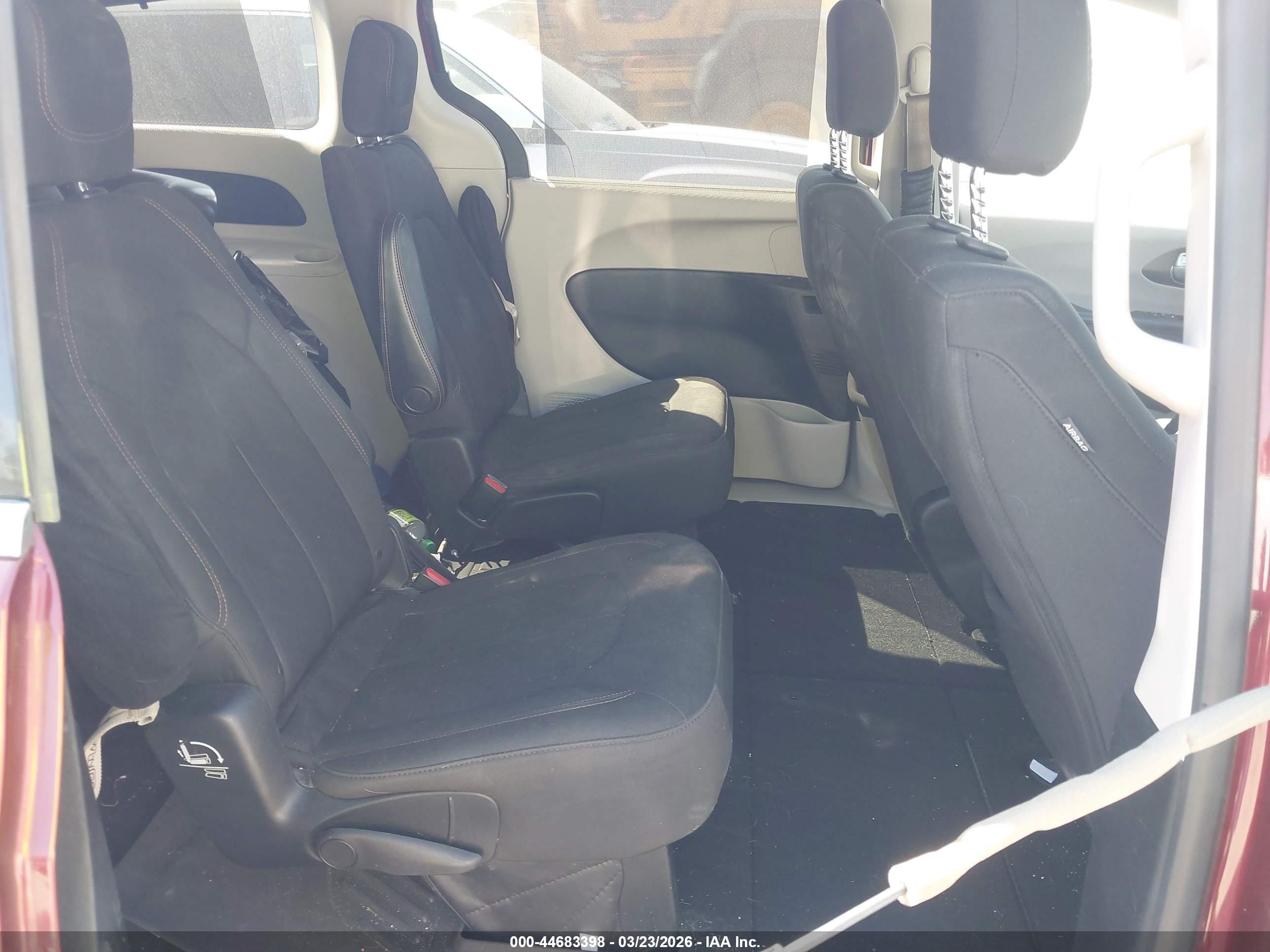 CHRYSLER PACIFICA image 8