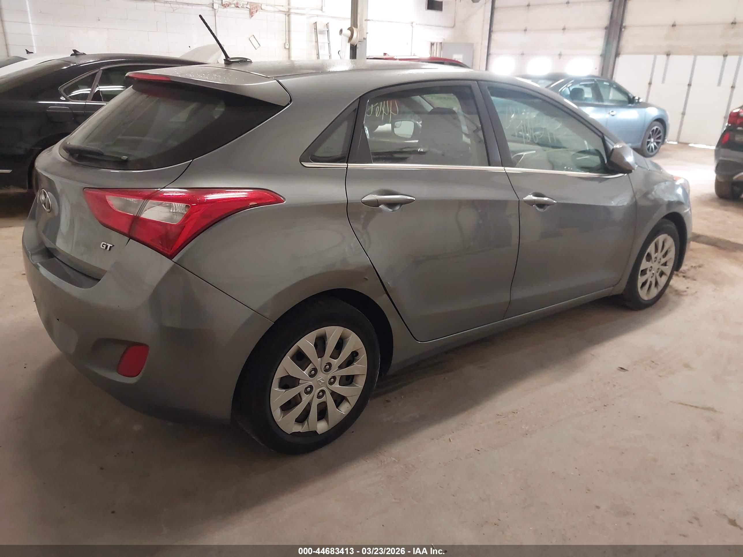 HYUNDAI ELANTRA image 4