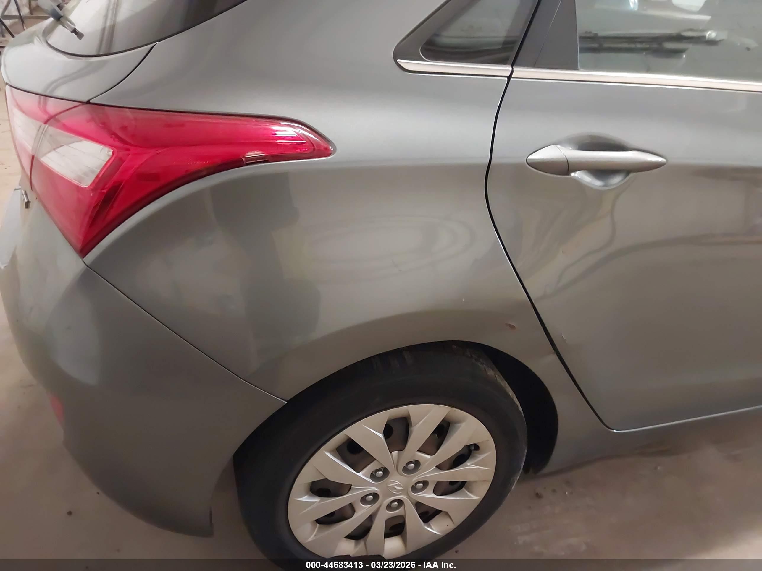 HYUNDAI ELANTRA image 6