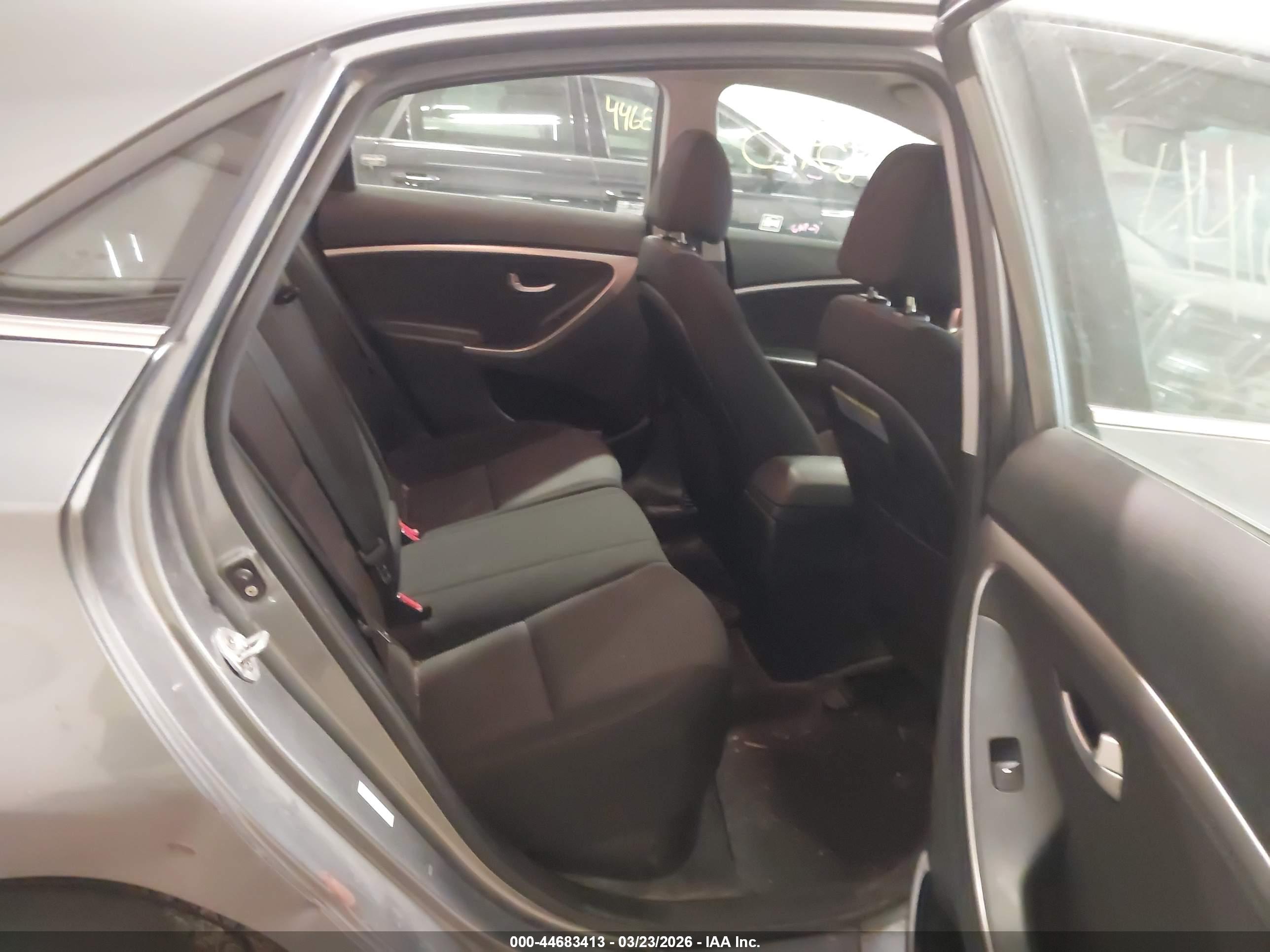 HYUNDAI ELANTRA image 8